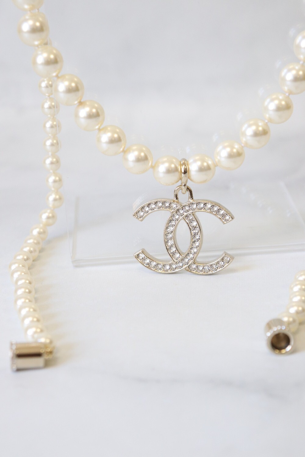 Cập nhật với hơn 72 về chanel airpod case necklace hay nhất  Du học Akina