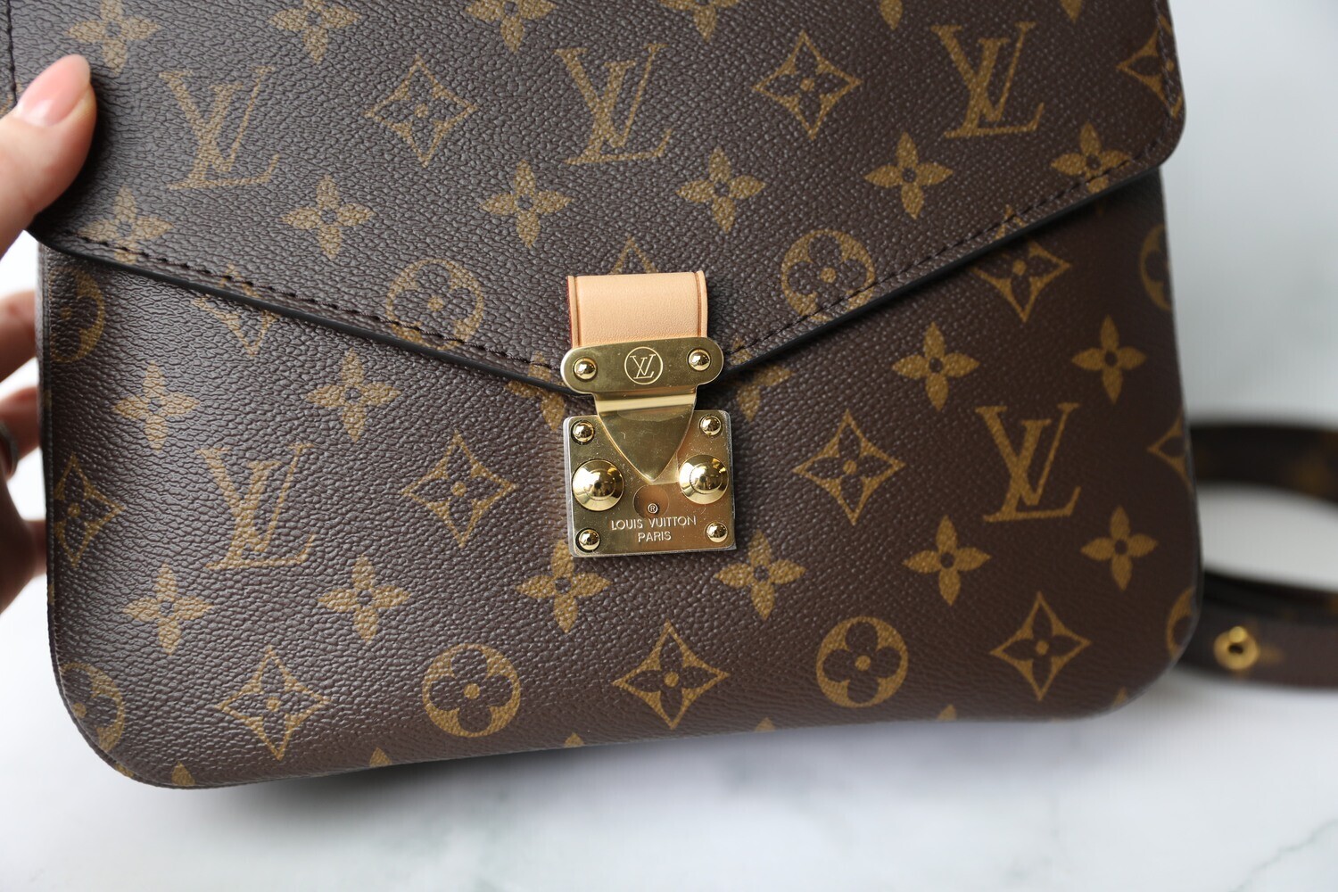 Louis Vuitton Pochette Metis – nyctoparis
