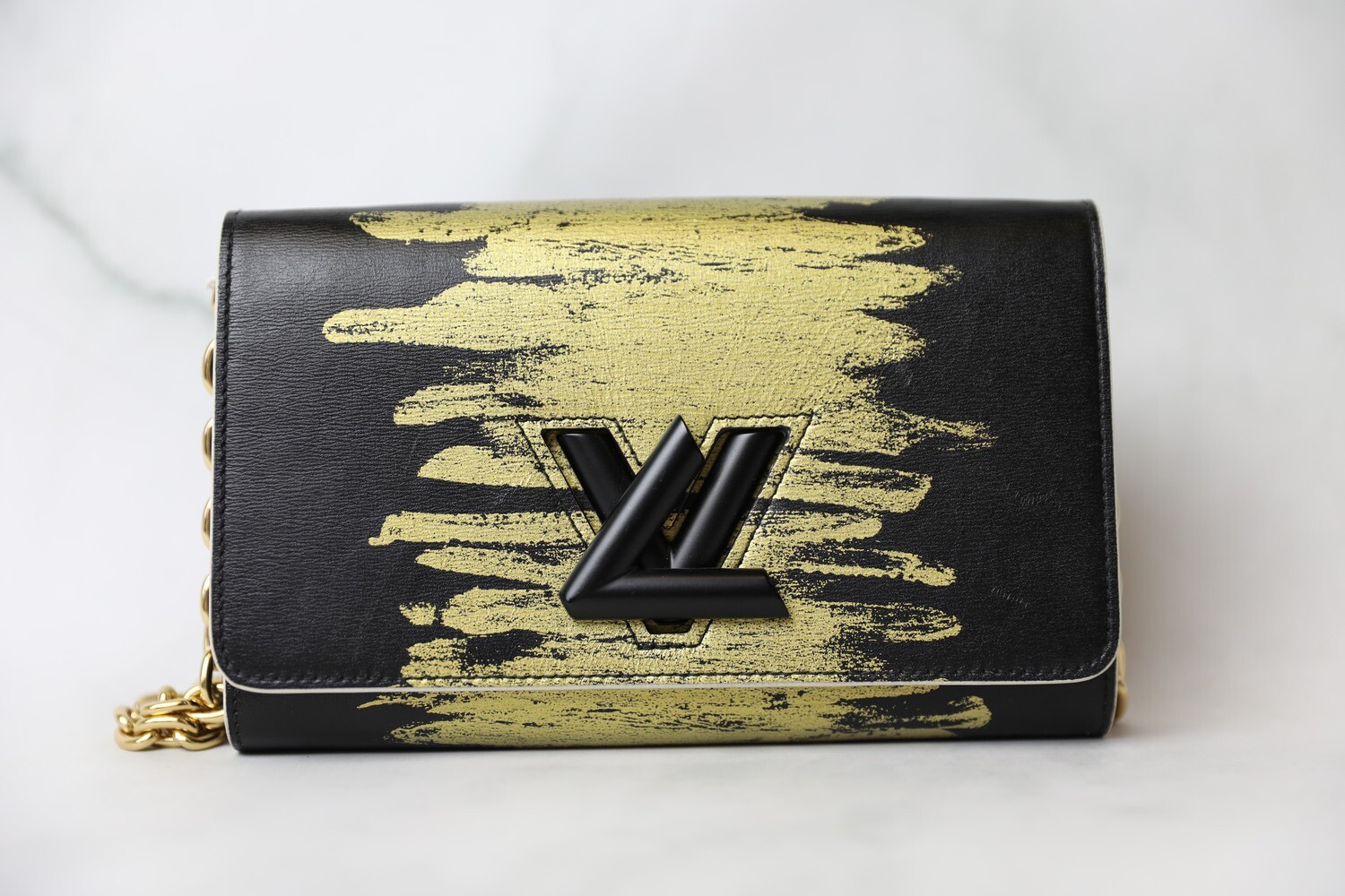 Louis Vuitton Twist Wallet on Chain, Black Epi Leather with Monogram,  Preowned No Dustbag WA001 - Julia Rose Boston