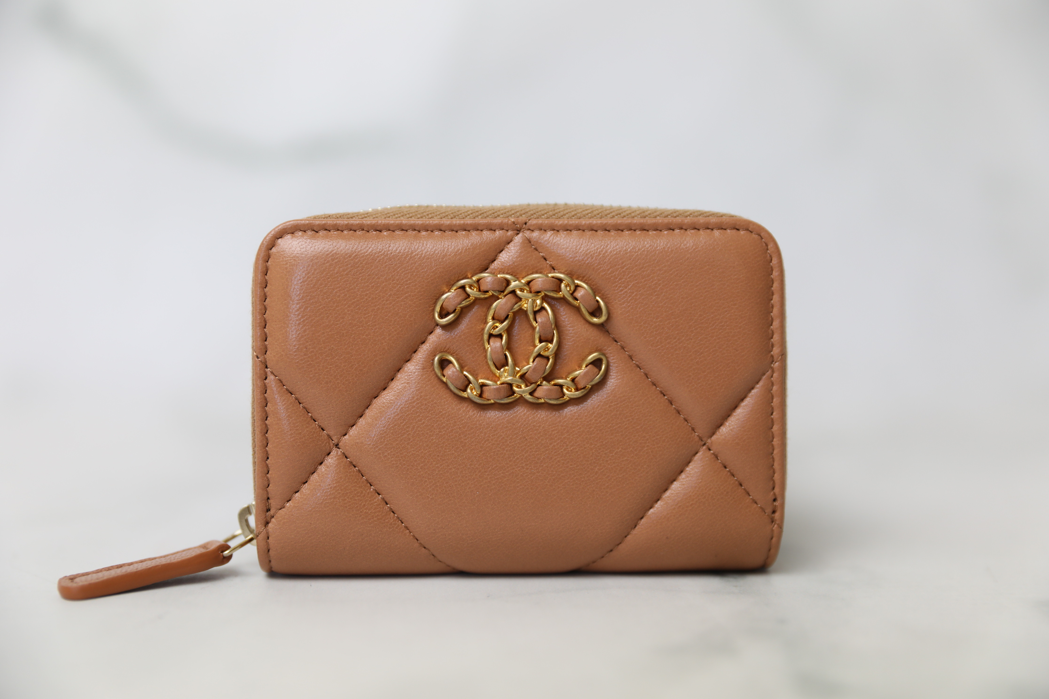 Chanel 21k Flap 19 Caramel Wallet – The Millionaires Closet