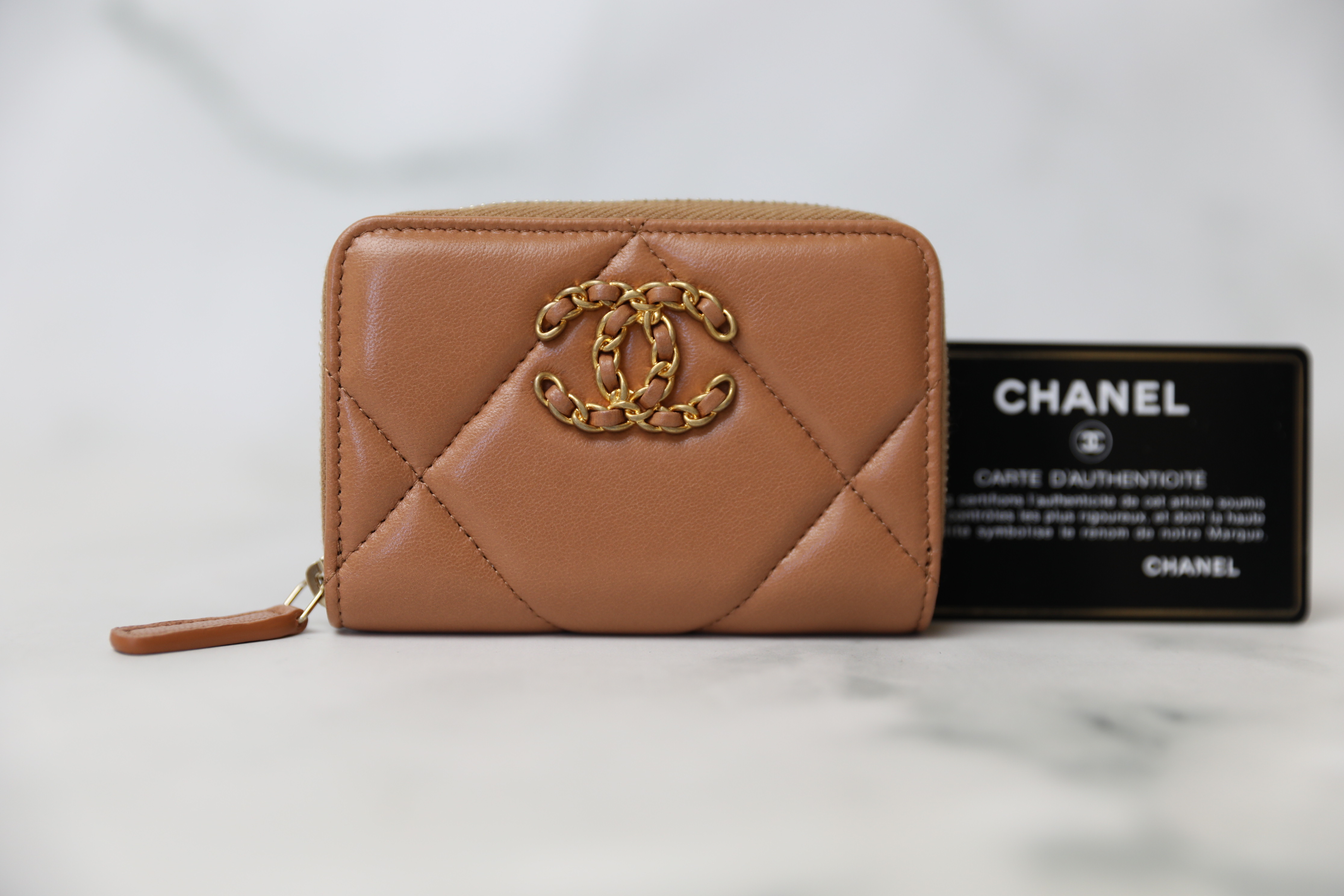 Chanel 19 Zip Card Holder, 21k Caramel Lambskin, New in Box - Julia Rose  Boston