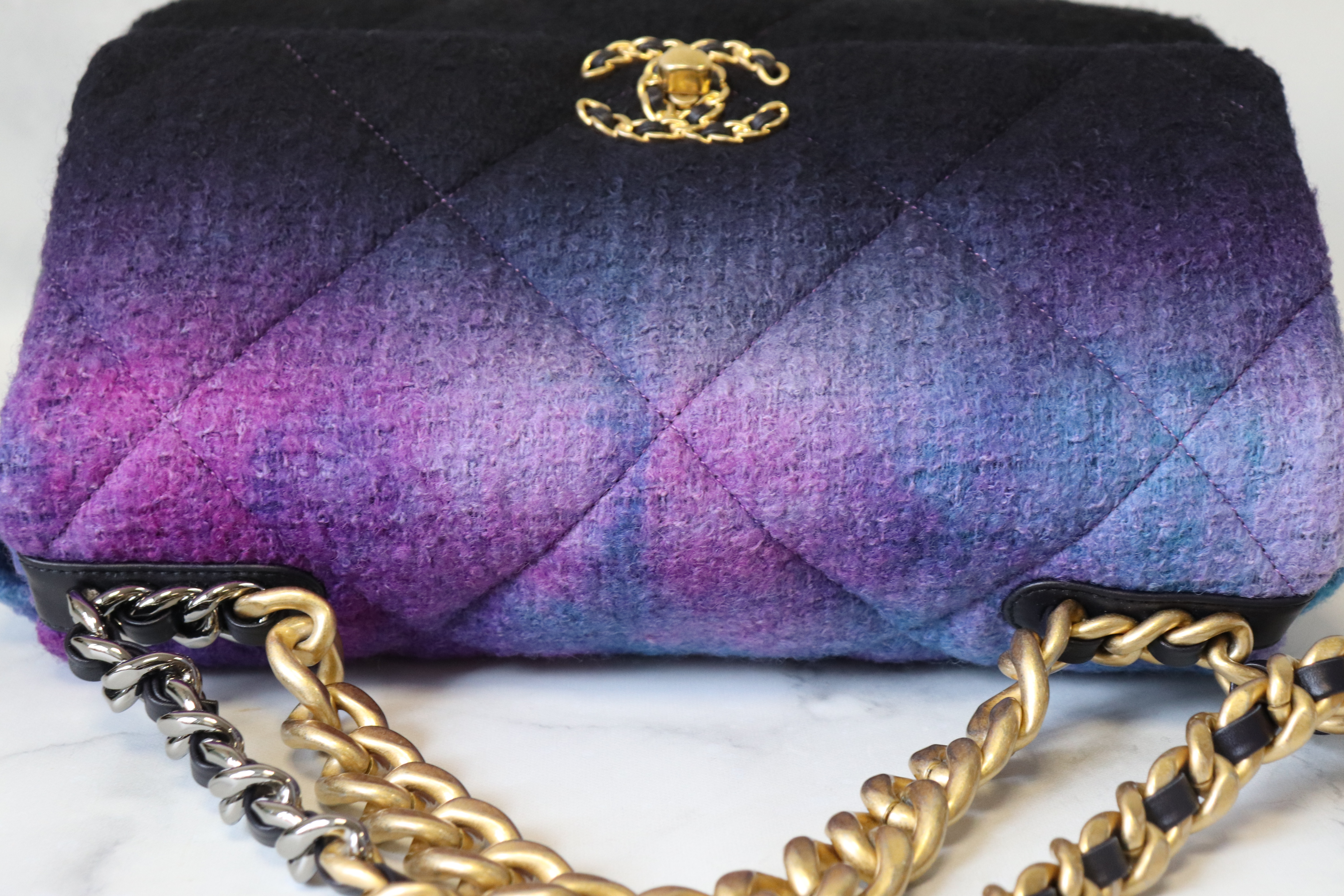 Chanel 19 tweed handbag Chanel Purple in Tweed - 34898818