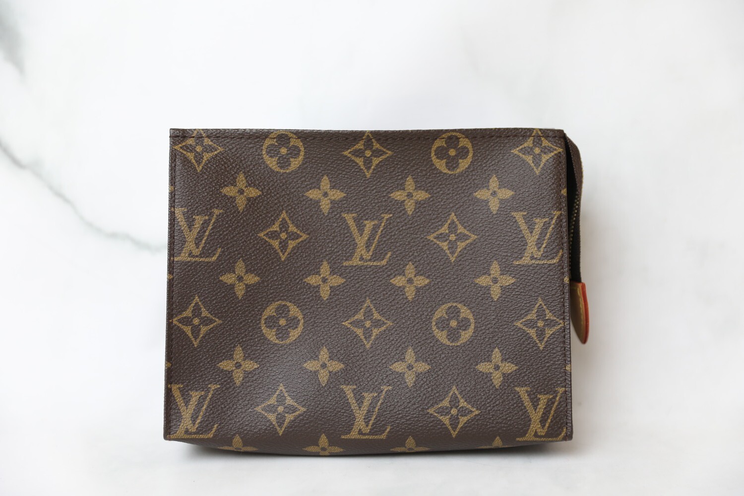 Louis Vuitton Toiletry 19, Monogram, Preowned in Dustbag WA001