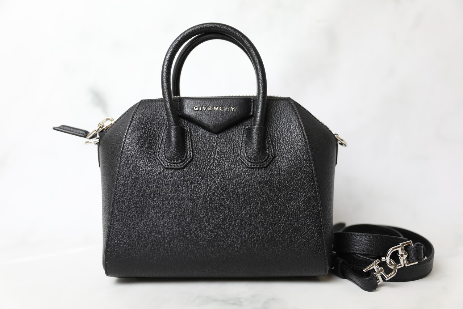 Givenchy Antigona Mini, Black, New in Dustbag WA001