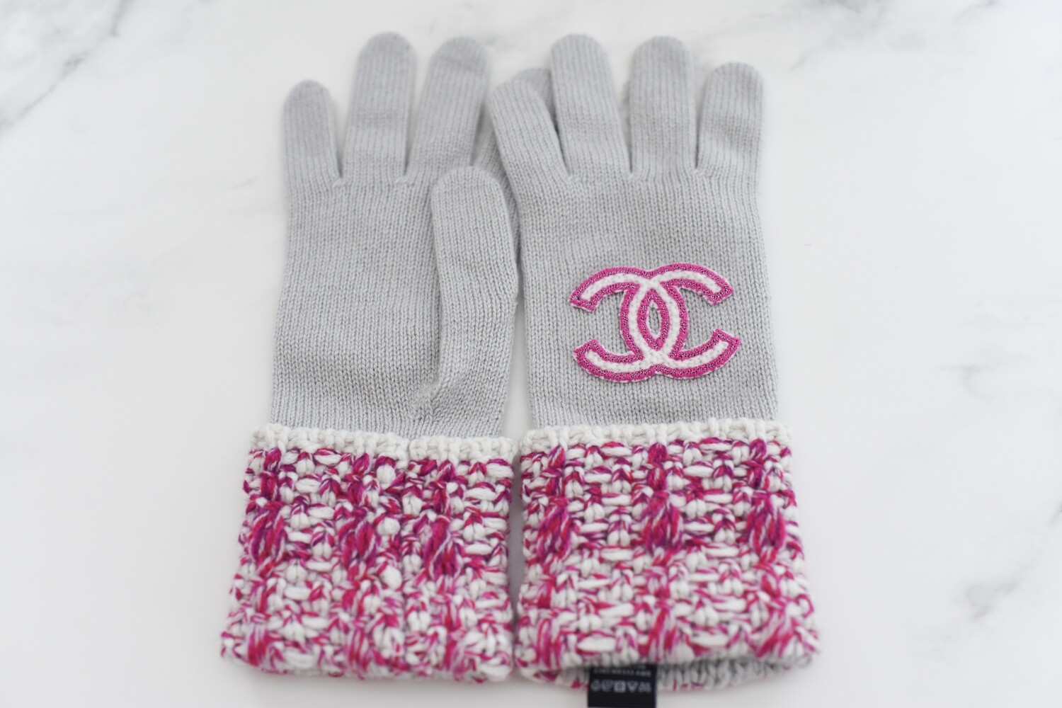 Chanel 100% Cashmere Gloves, Gray and Pink, New in White Box GA001