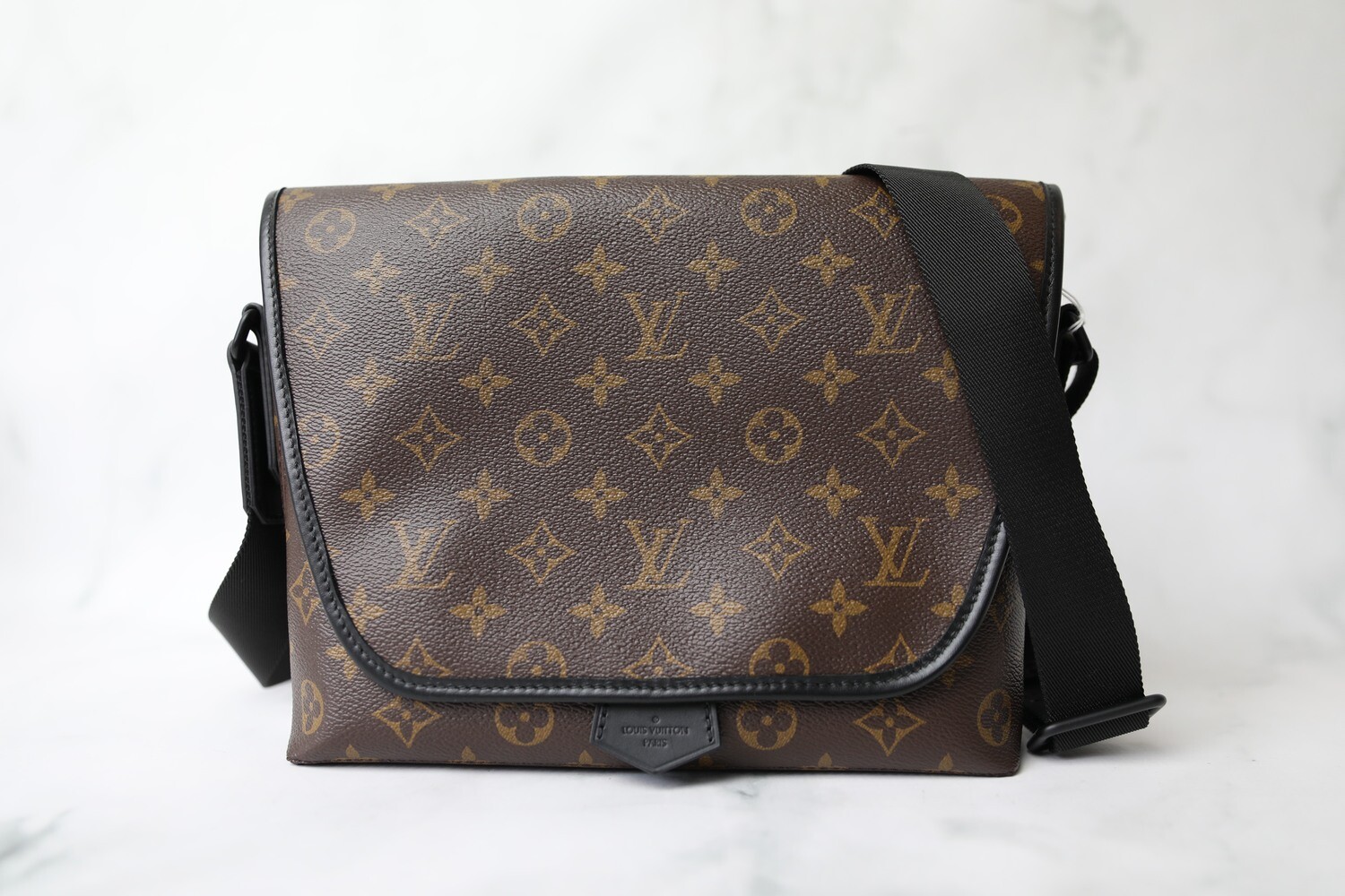 Louis Vuitton Messenger Bag, Monogram with Black, Preowned in Box WA001