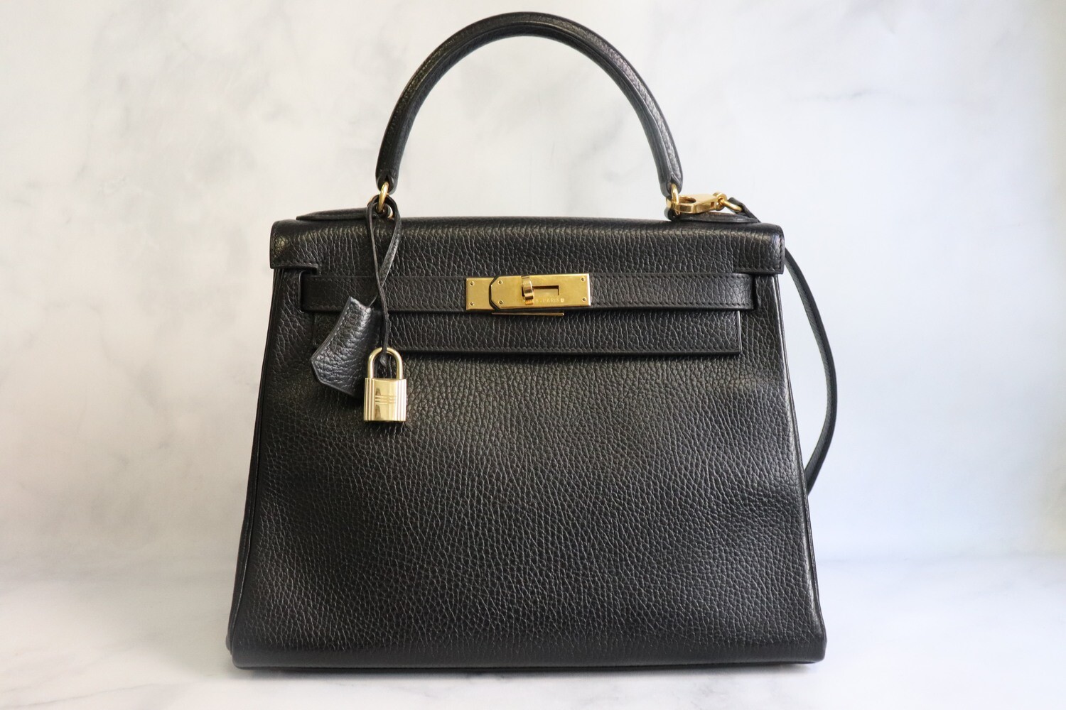 Hermes Kelly 28 Black Leather, Gold Hardware, Preowned in Dustbag, Y in a Circle Stamp (1995)