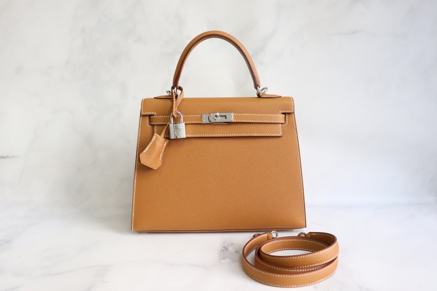 AN ÉTOUPE EPSOM LEATHER SELLIER KELLY 25 WITH PALLADIUM HARDWARE, HERMÈS,  2019