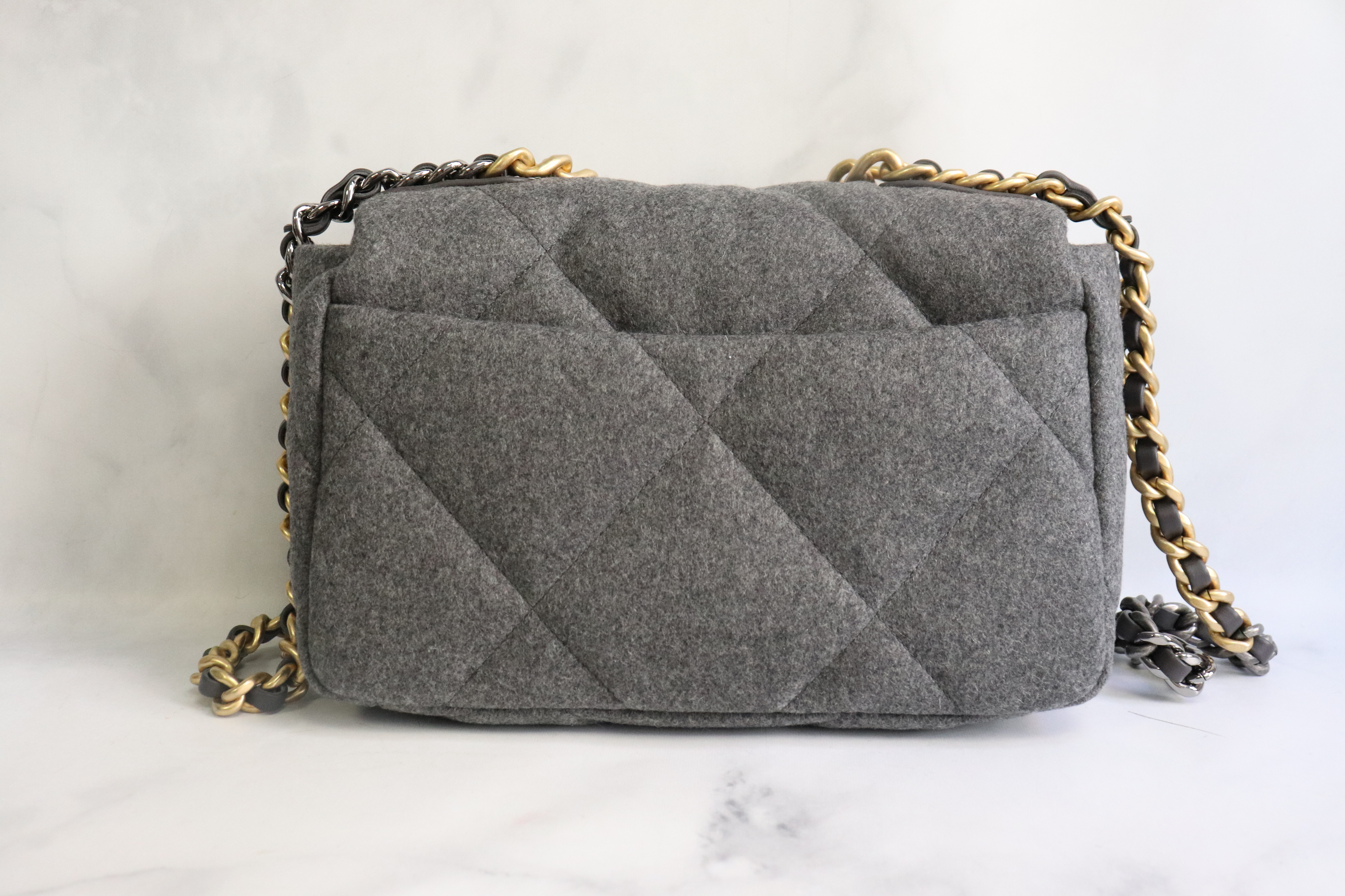 Chanel 19 Quilted Dark Grey Flat Card Holder – Coco Approved Studio