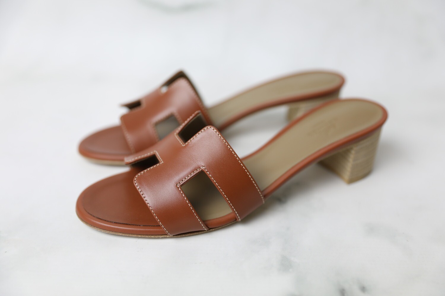 Hermes Oasis Sandals Mid Heel, Gold, Size 38, New in Box WA001