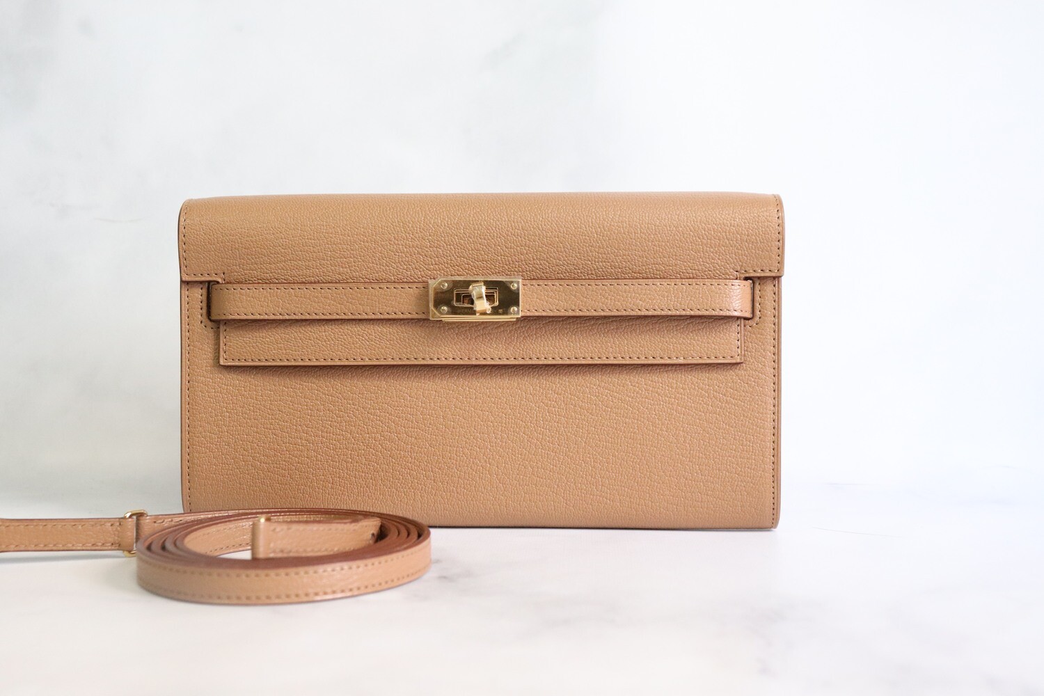 Hermès Kelly Wallet To Go,  Chevre Mysore 2J Quebracho,  Gold Hardware, As New in Box