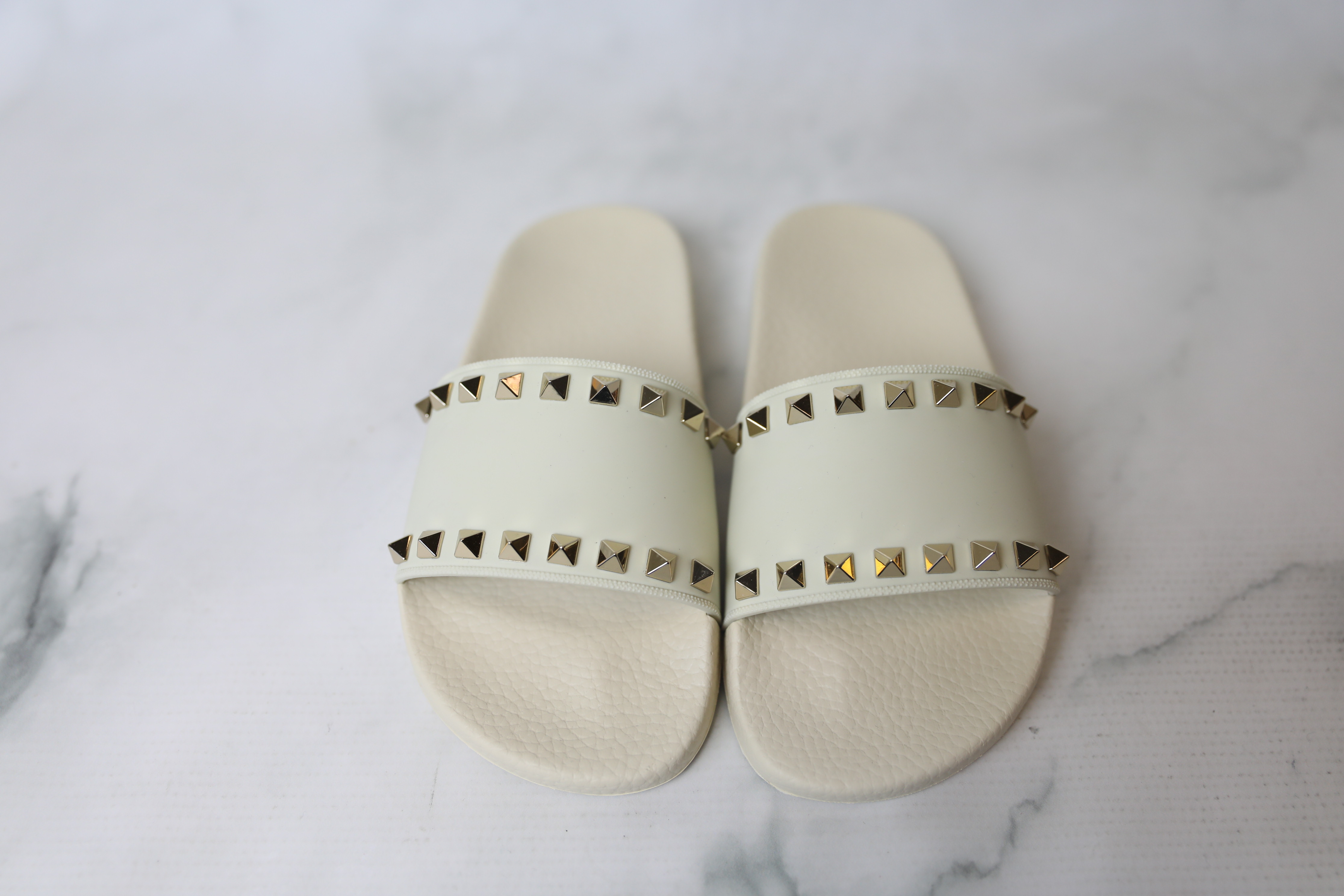 Valentino Shoes Ivory Classic Rockstud Pool Slide Slip-on Slides Slippers  Sandals, New in Box WA001