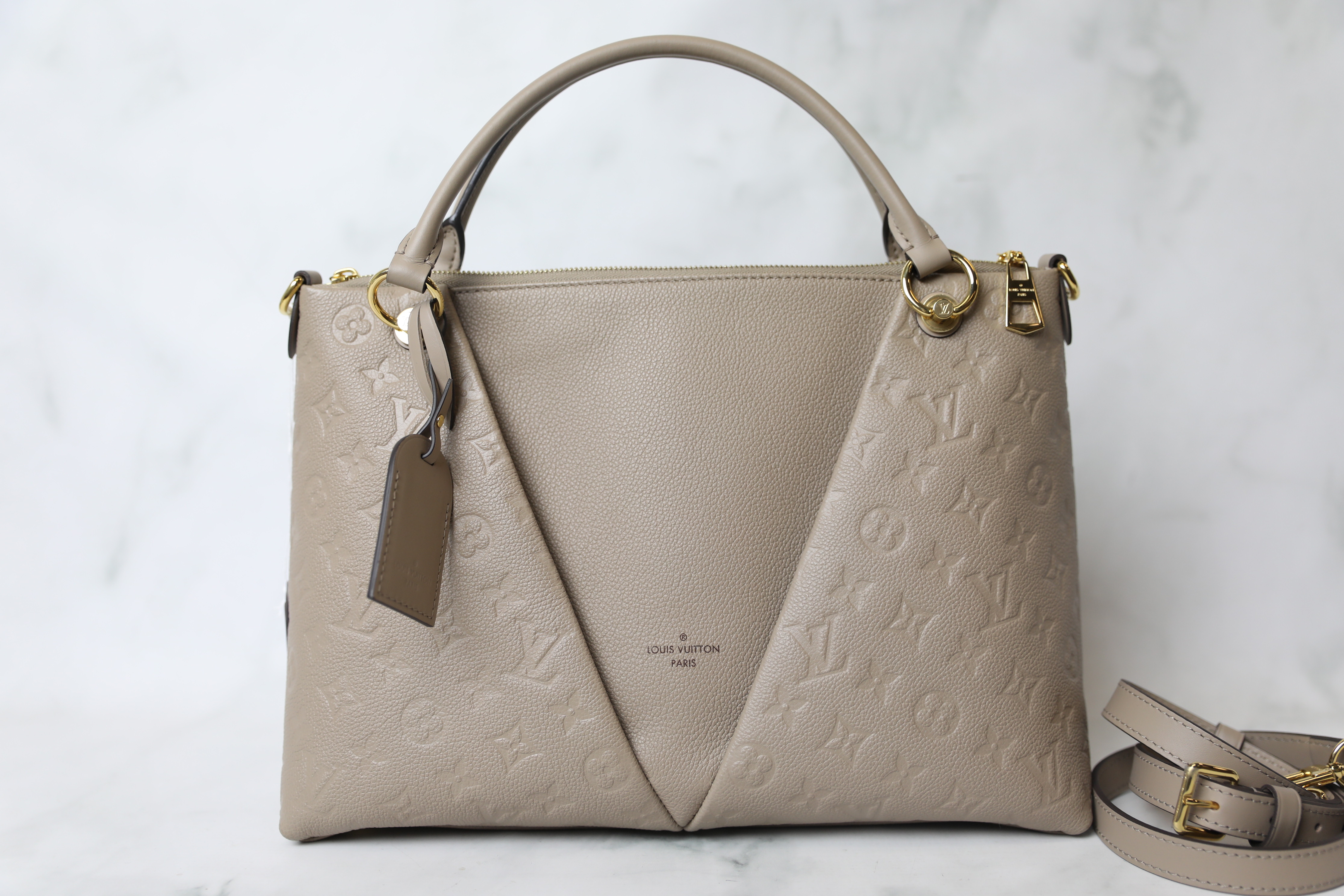 Louis Vuitton® Carryall MM Turtledove. Size