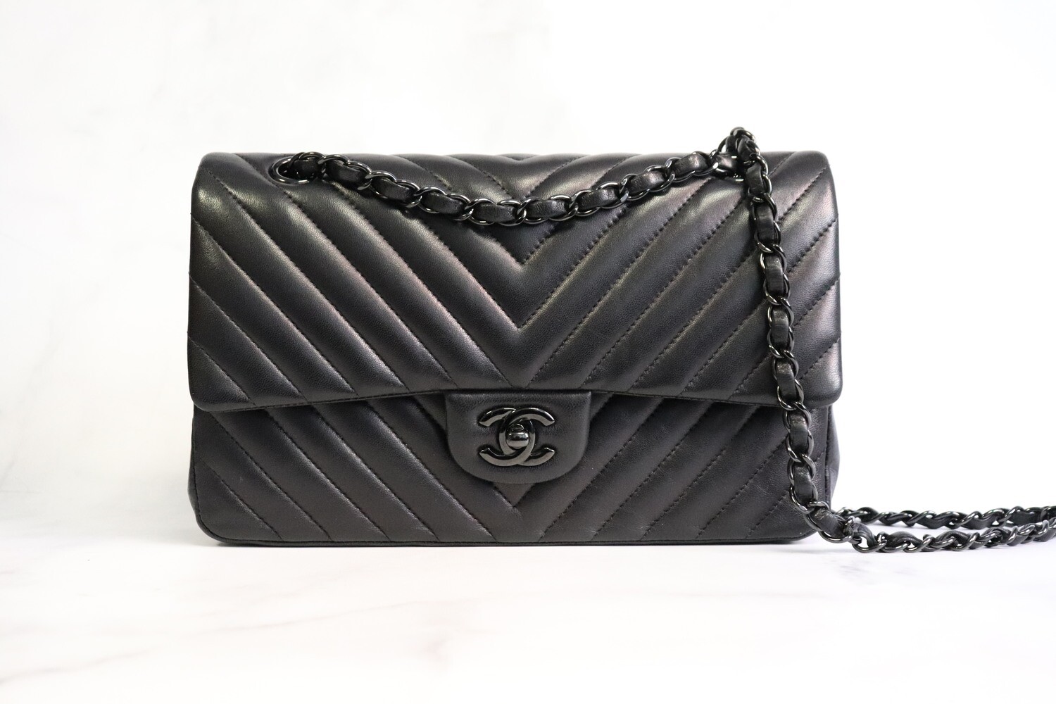 Chanel so black medium flap sale