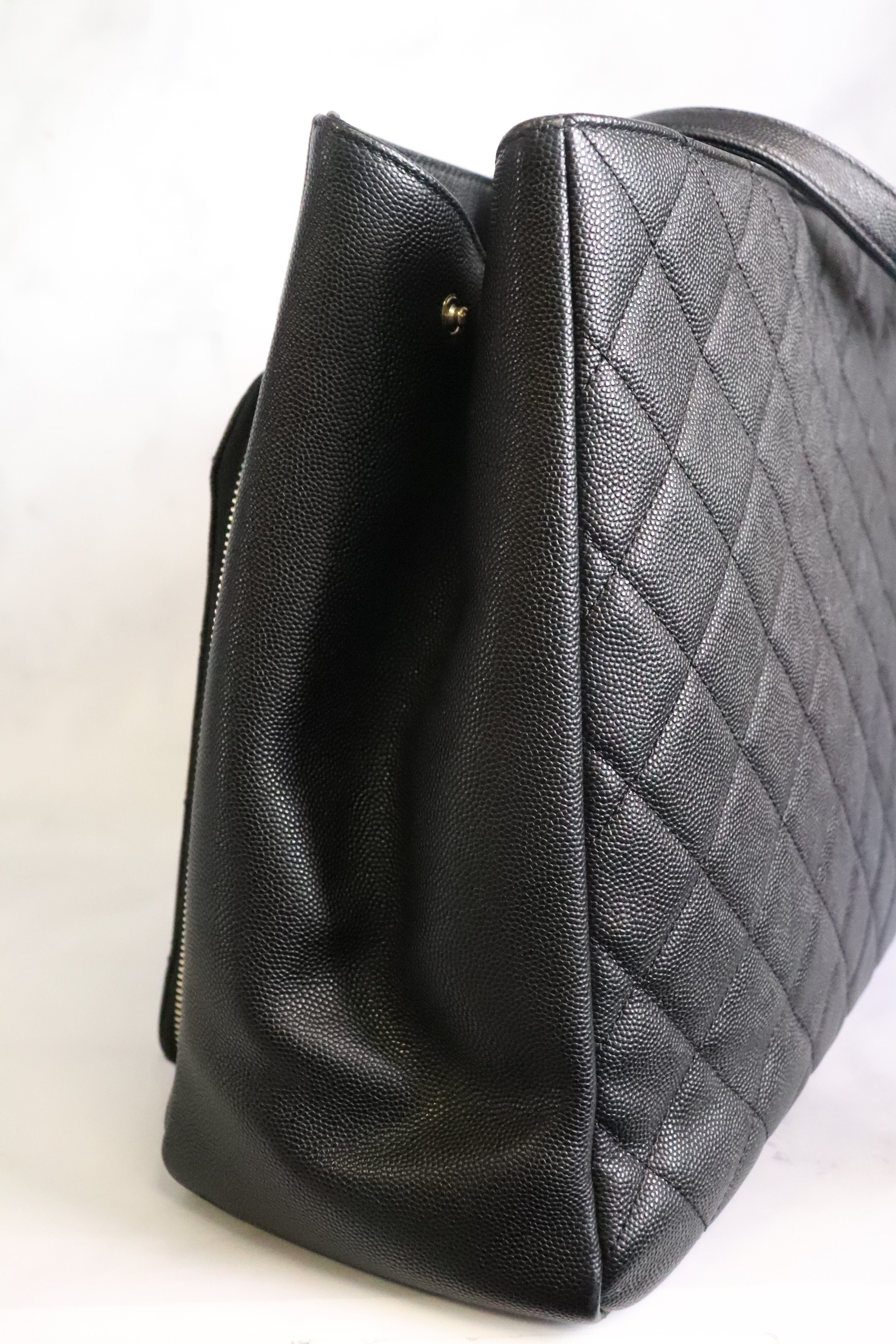 Chanel Business Affinity leather handbag - ShopStyle Shoulder Bags