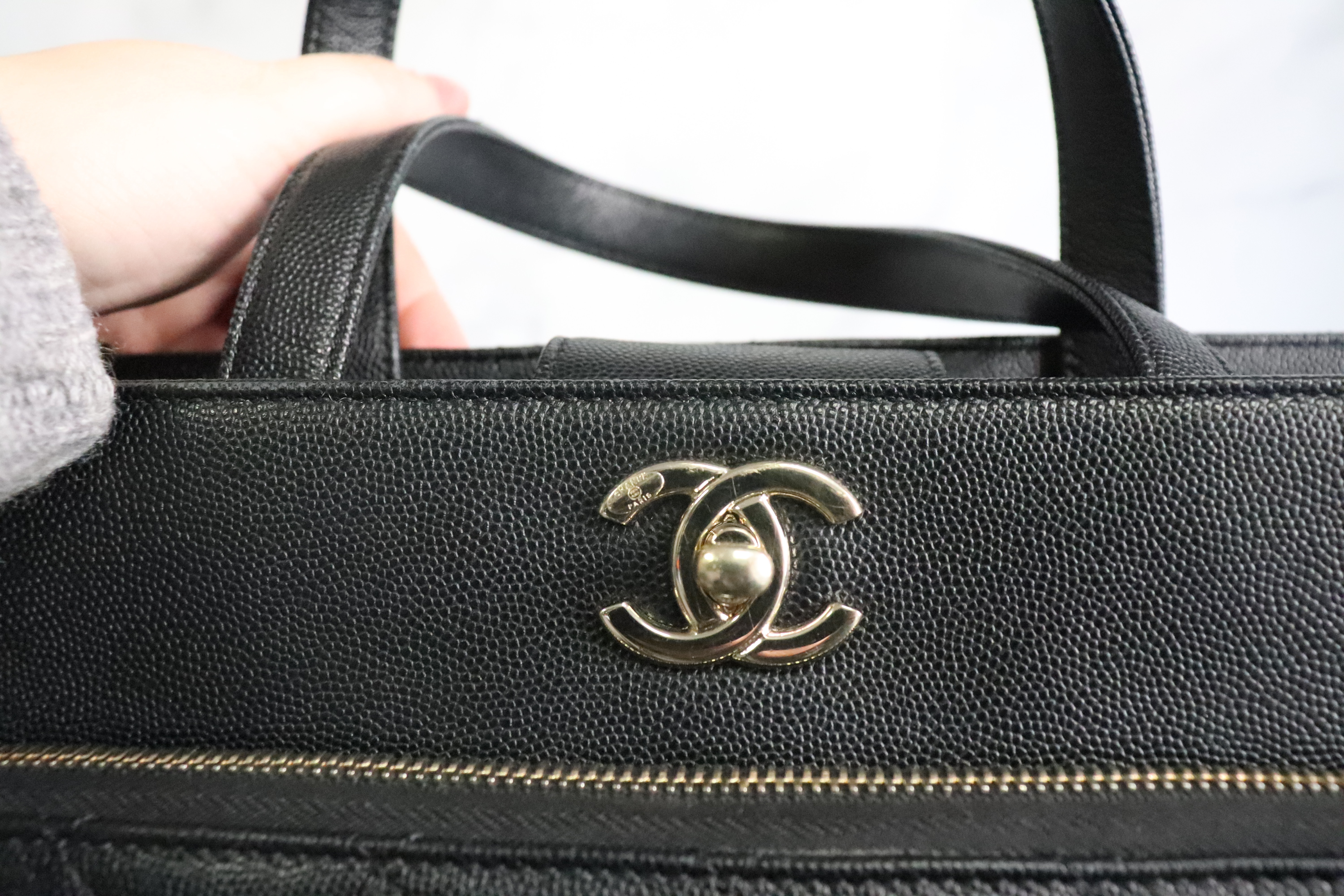 Superb Chanel Classic Business Affinity shopping bag in petrol