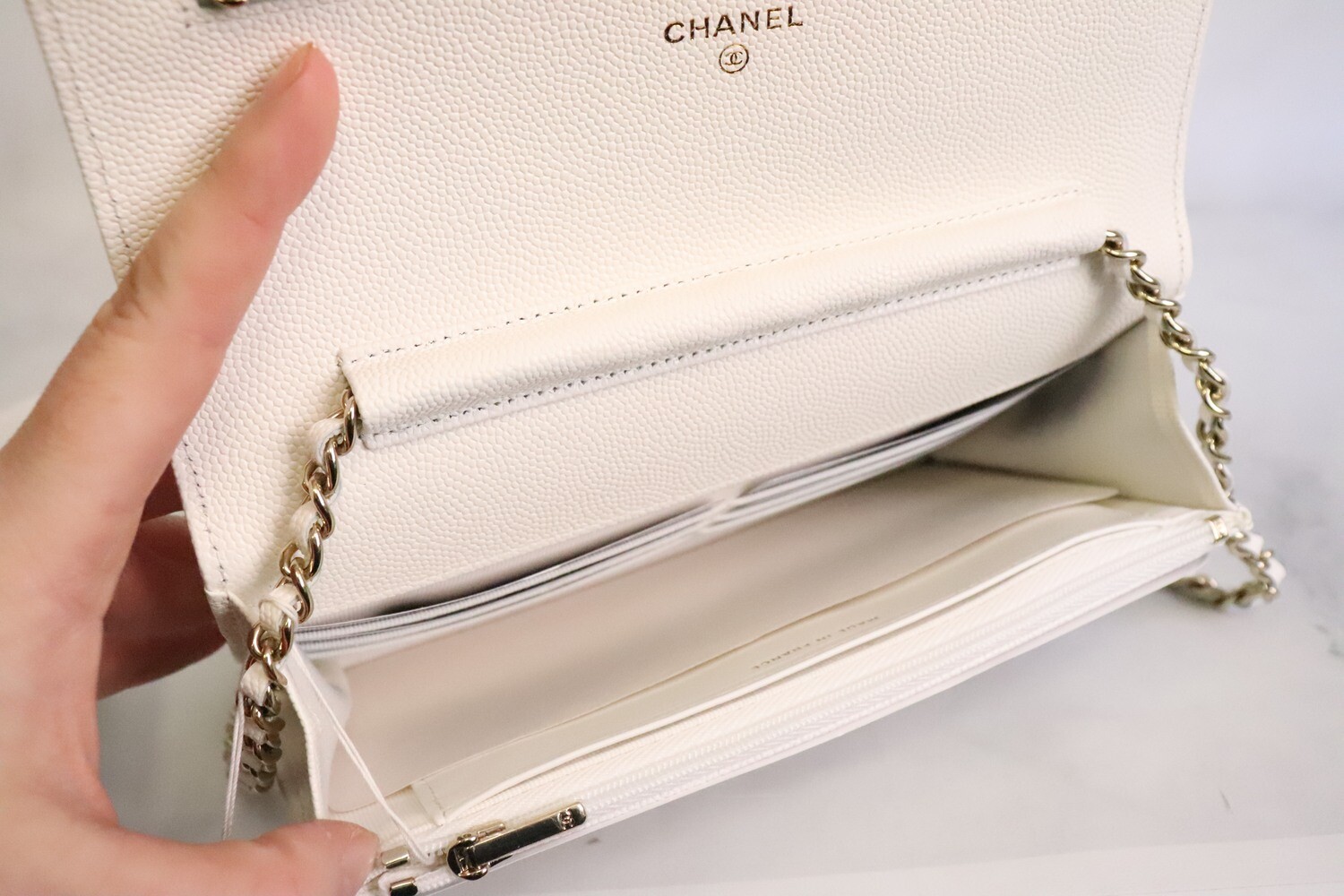 Chanel Wallet on Chain, White Caviar Leather, Gold Hardware  display picture 1