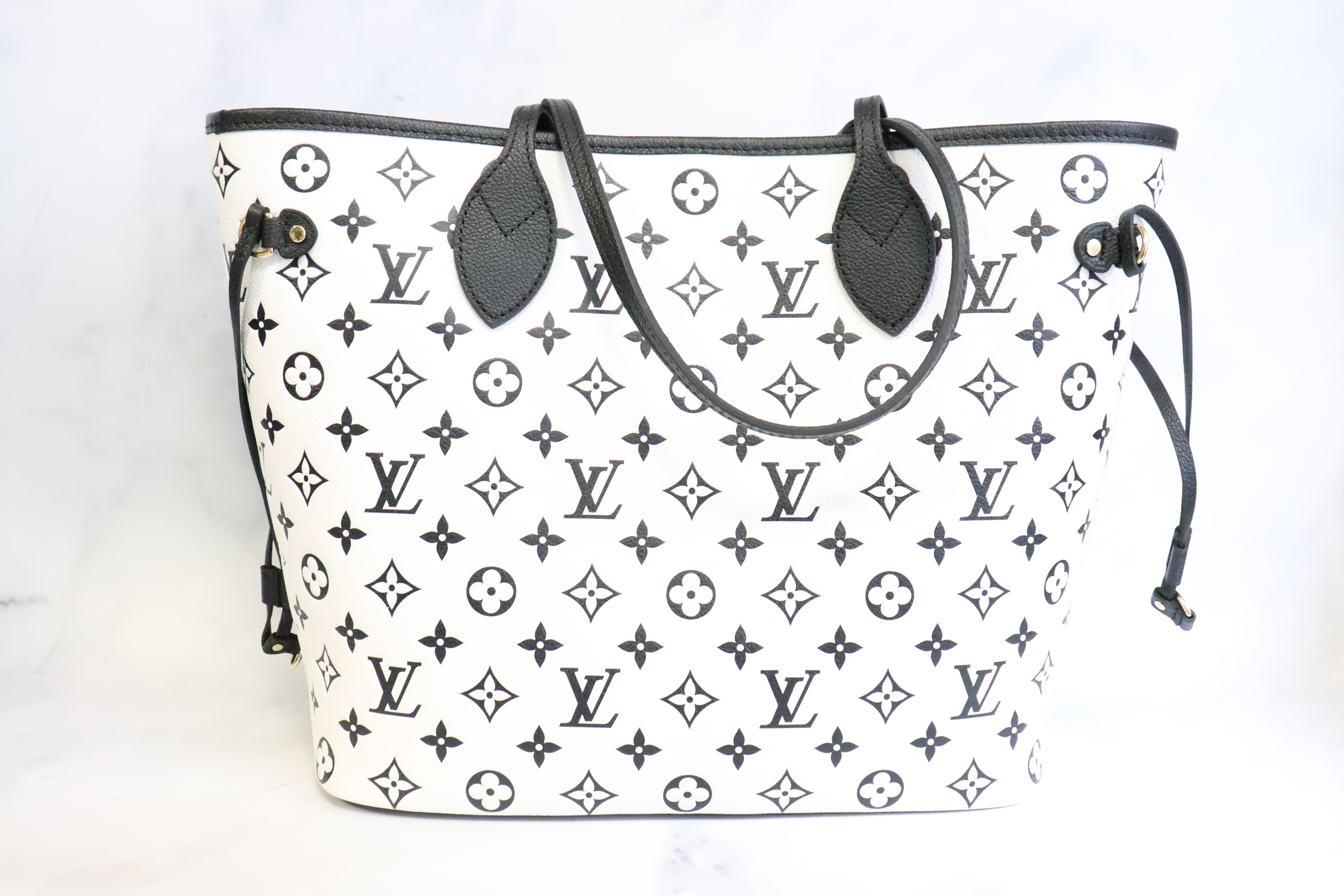 Louis Vuitton Black Pink Monogram Fall for You Neverfull Pochette MM o –  Bagriculture