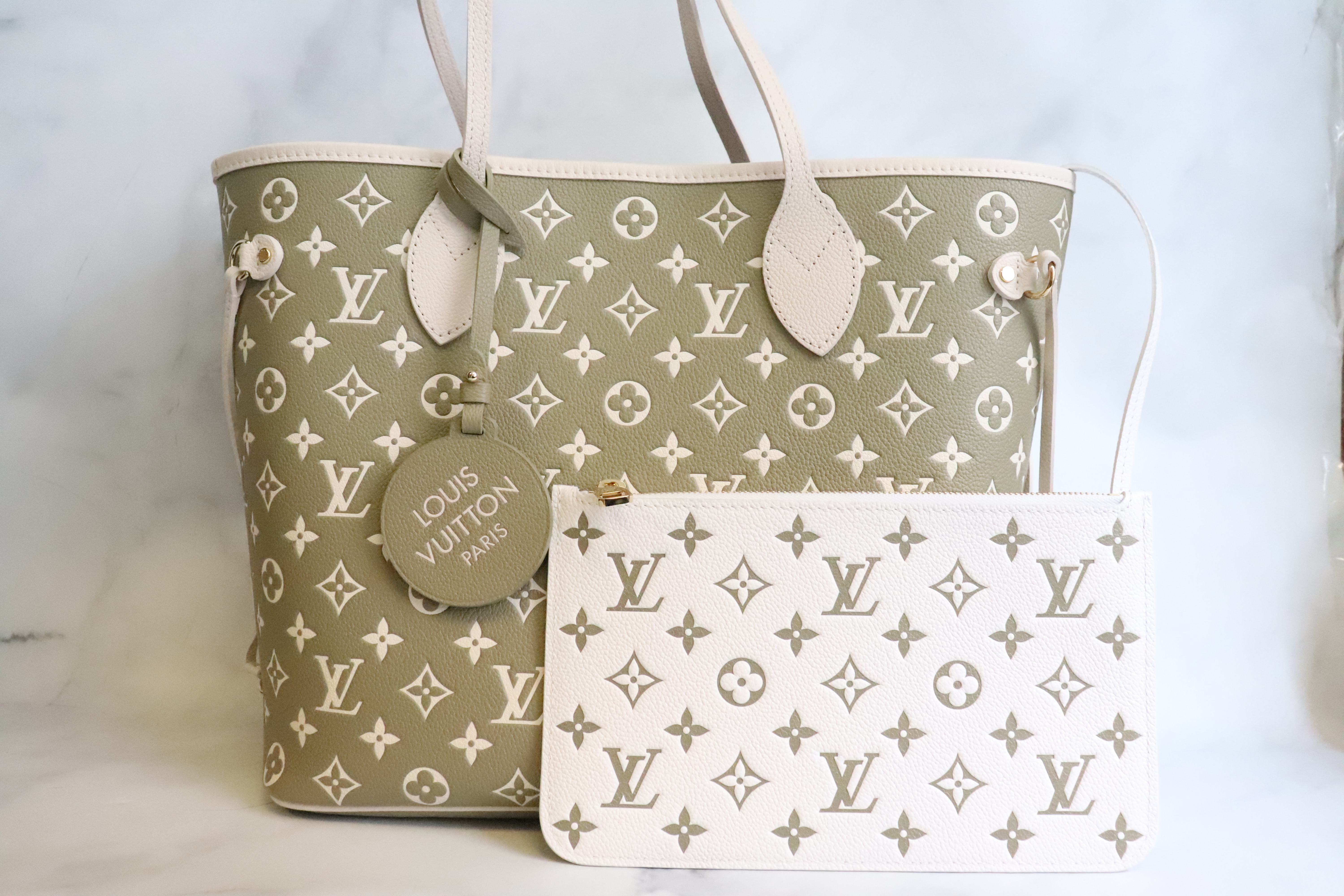 Neverfull leather handbag Louis Vuitton White in Leather - 32831751