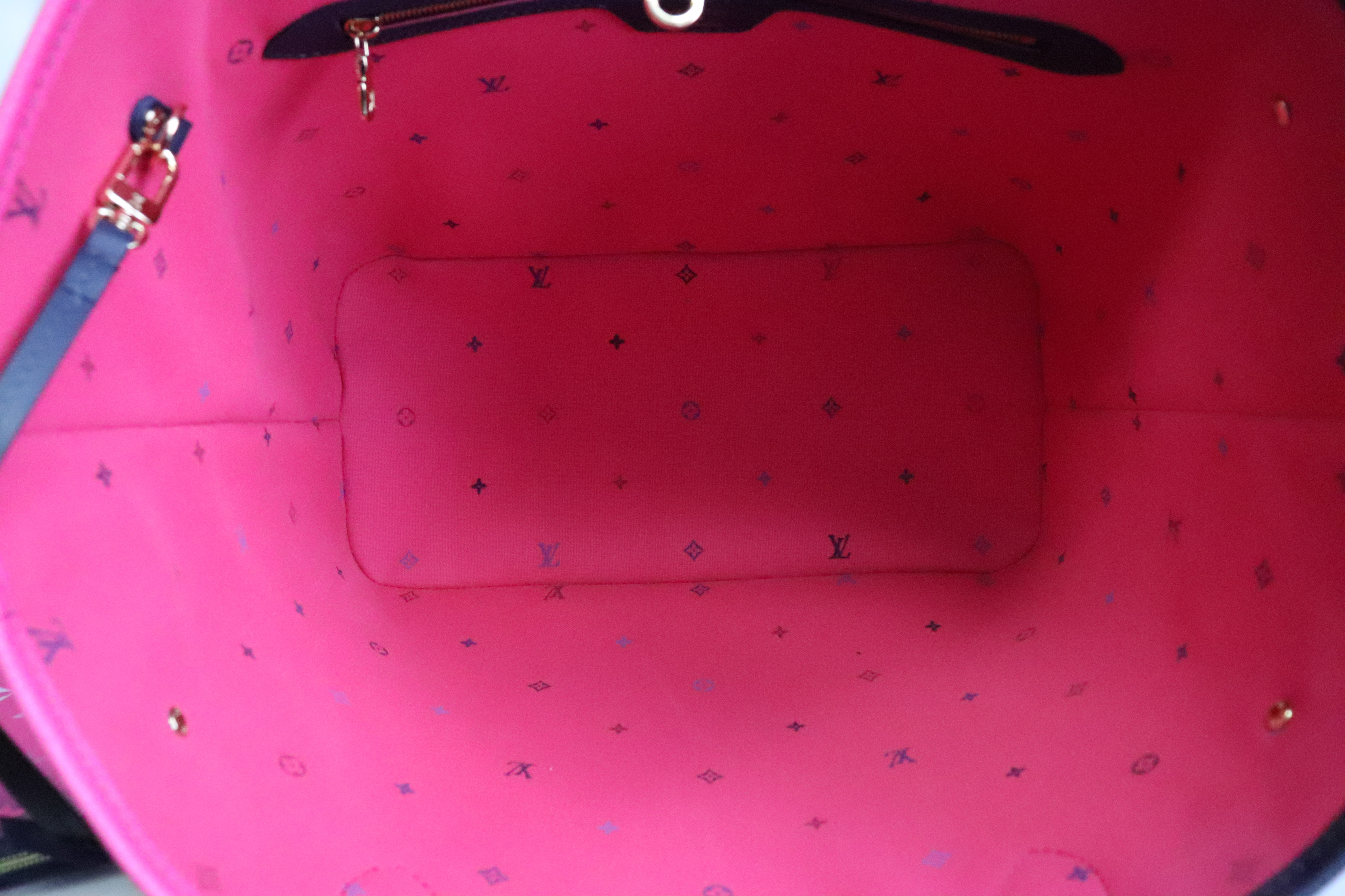 Louis Vuitton, Bags, Louis Vuitton Vuitton Gradient 222 Neverfull Handbag  Rendered In Gradient