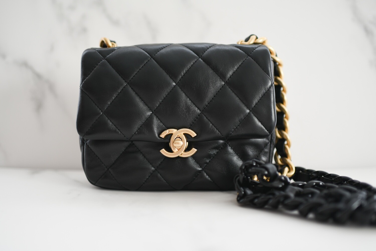 Chanel 22S Black Trendy Mini  Chanel, Flap bag, Shoulder bag