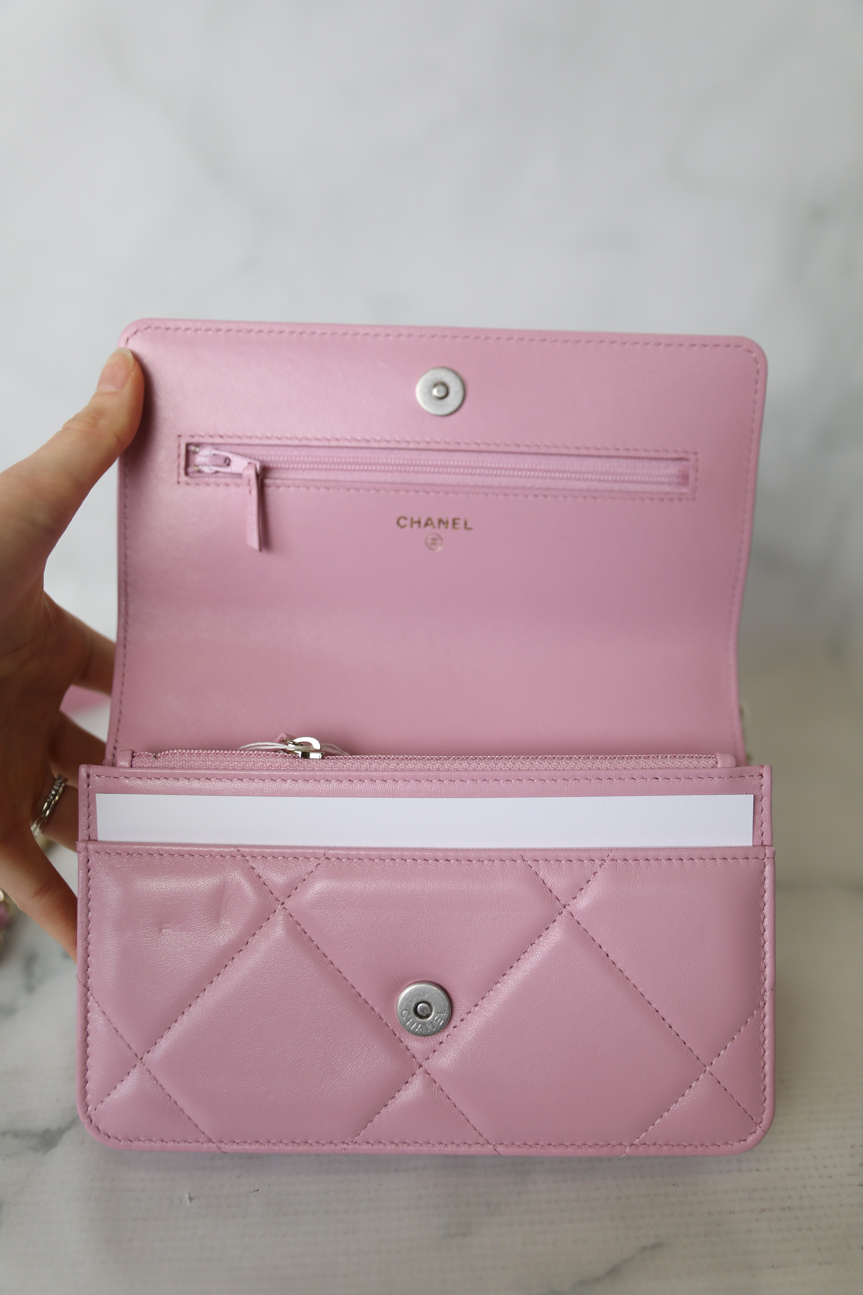 Chanel 19 Interlocking CC Logo Wallet - Pink Wallets, Accessories -  CHA924586