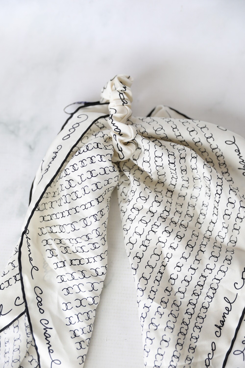 Chanel silk scarf black and white – LuxuryPromise