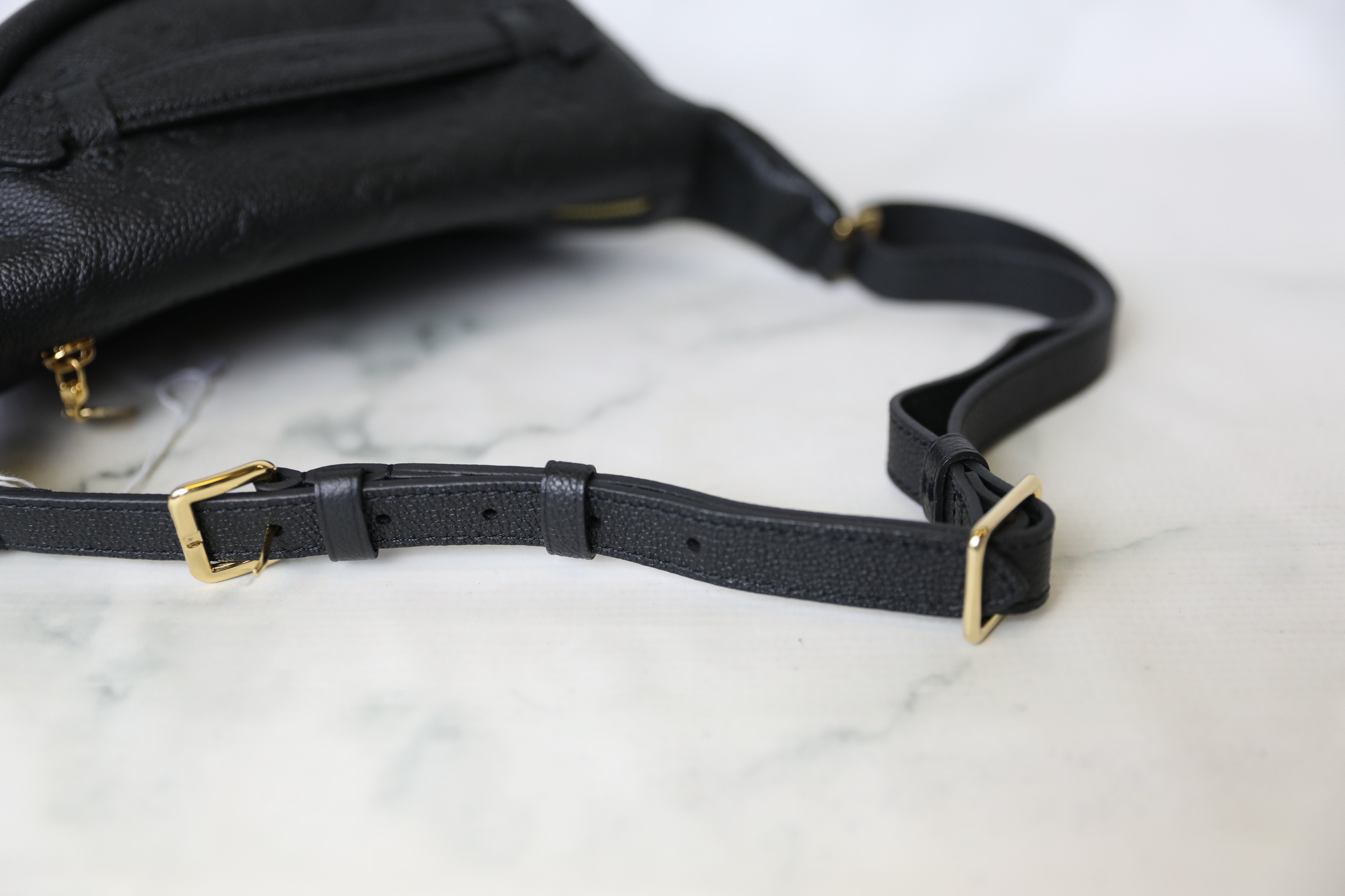 Louis Vuitton LV Bumbag empreinte leather Black ref.433191 - Joli Closet