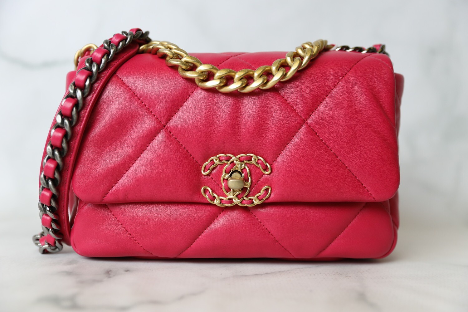 chanel 19 red