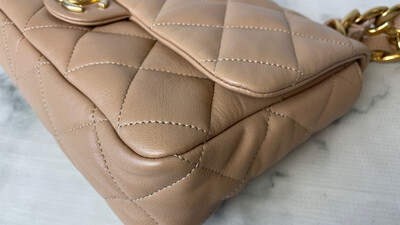 CHANEL ブラウン パーティーバッグ　エナメル　レア CHANEL ブラウン パーティーバッグ エナメル レア CHANEL