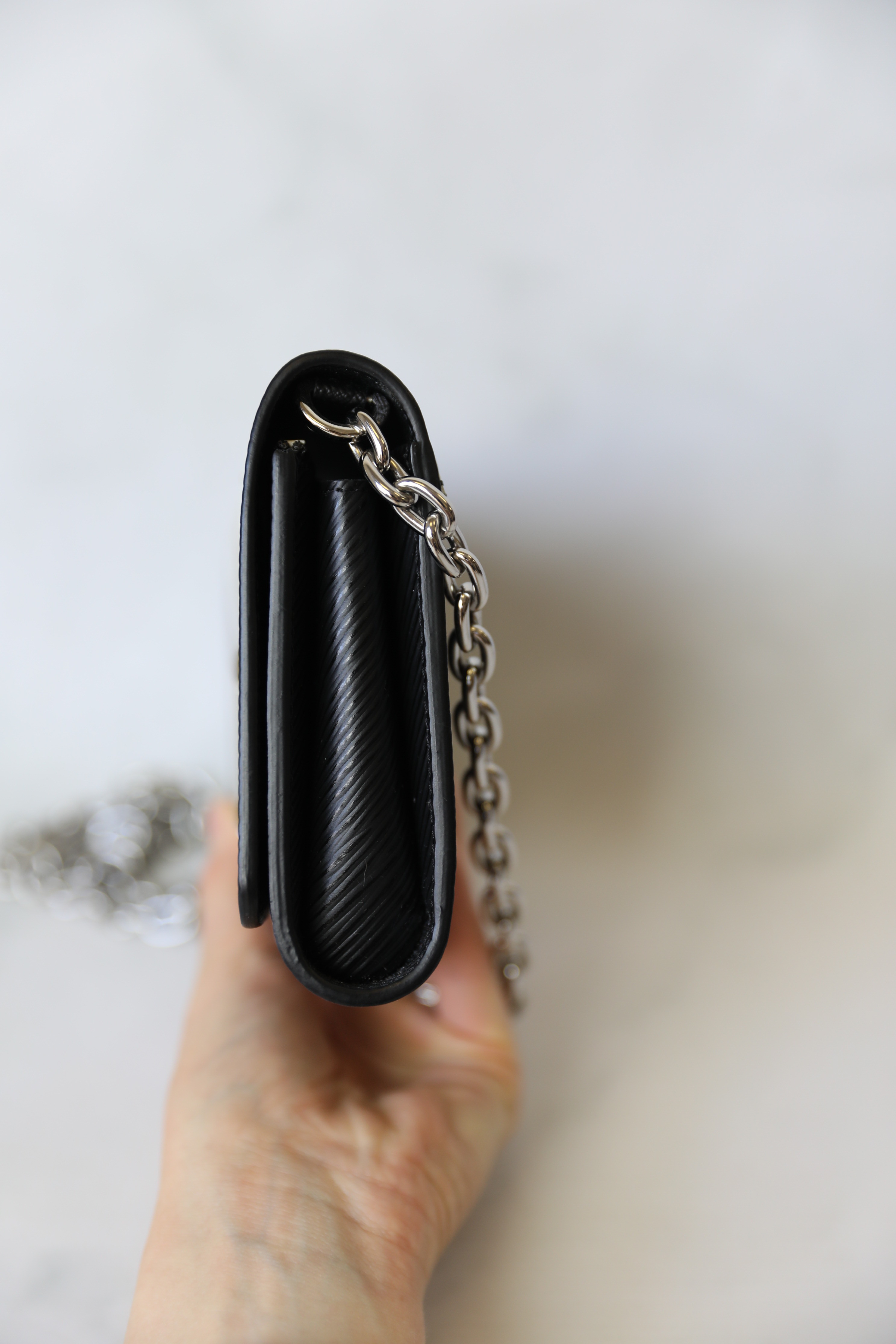 Louis Vuitton Twist Wallet on Chain, Black Epi Leather with Monogram,  Preowned No Dustbag WA001 - Julia Rose Boston