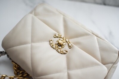 Chanel 19 Small, 20B Light Beige Goatskin, New in Box GA001