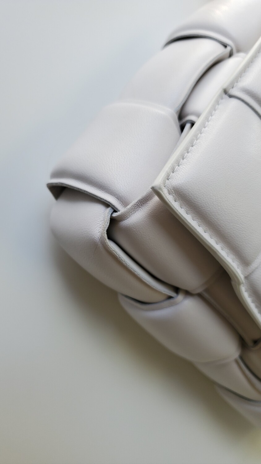 【BOTTEGA VENETA】ベルト Goldバックル 1.5㎝巾 White 送料込み BOTTEGA VENETA】ベルト Goldバックル 1.5㎝巾 White 送料込み
