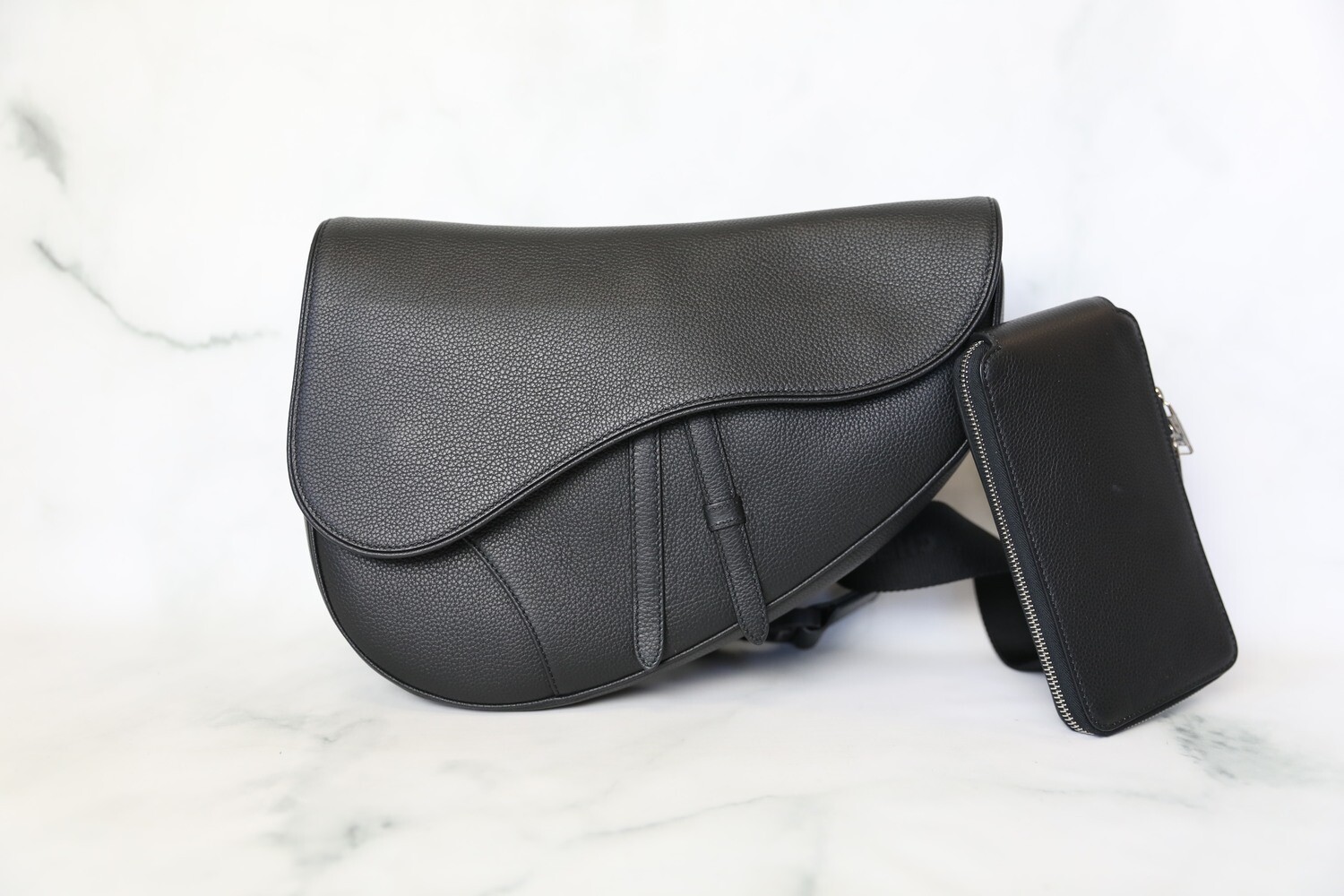Dior Men's Latest Maxi Saddle is Big Bag Energy — Luxury Men's Fashion &  Lifestyle Blog 2023