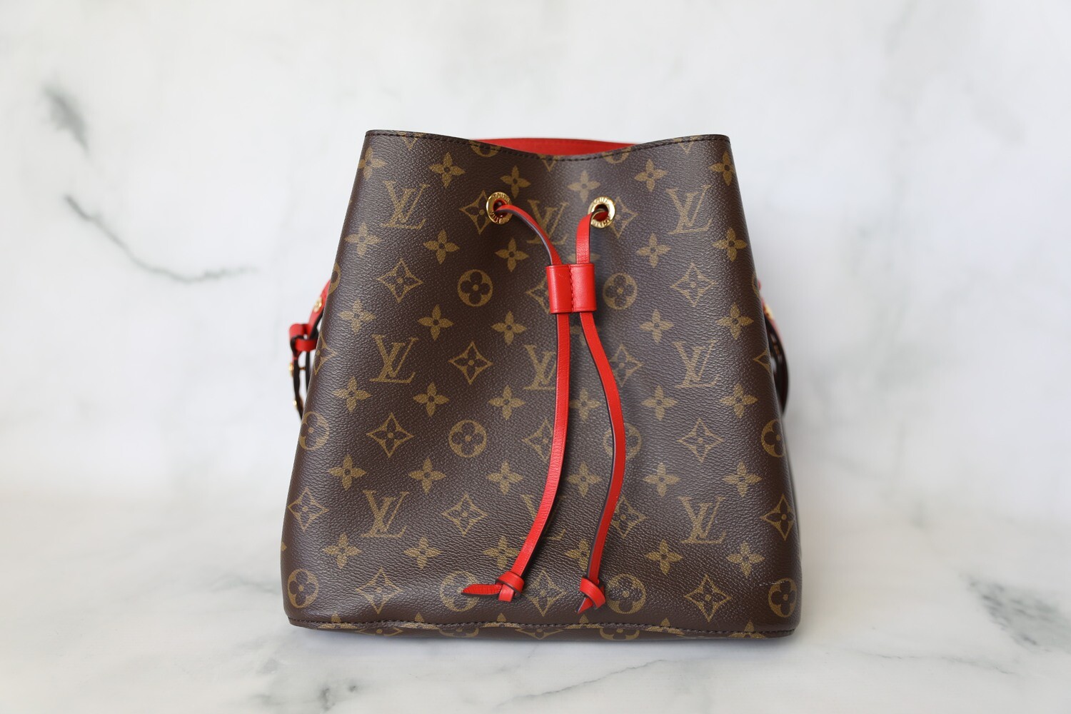 Louis Vuitton NeoNoe MM, Monogram with Red, Preowned in Dustbag WA001
