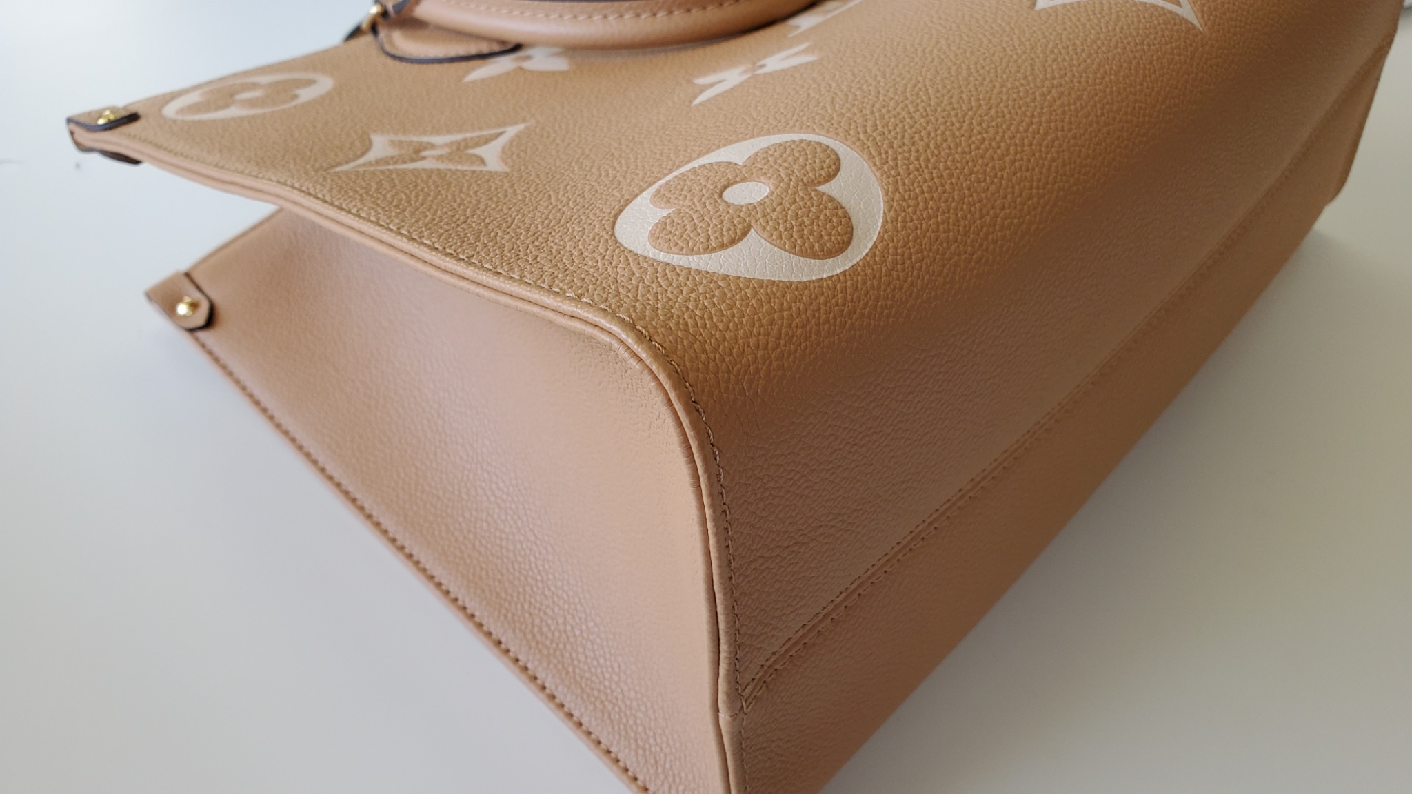 Louis Vuitton Onthego MM Tote Bag M46015 Arizona Beige Shoulder Purse Auth  New