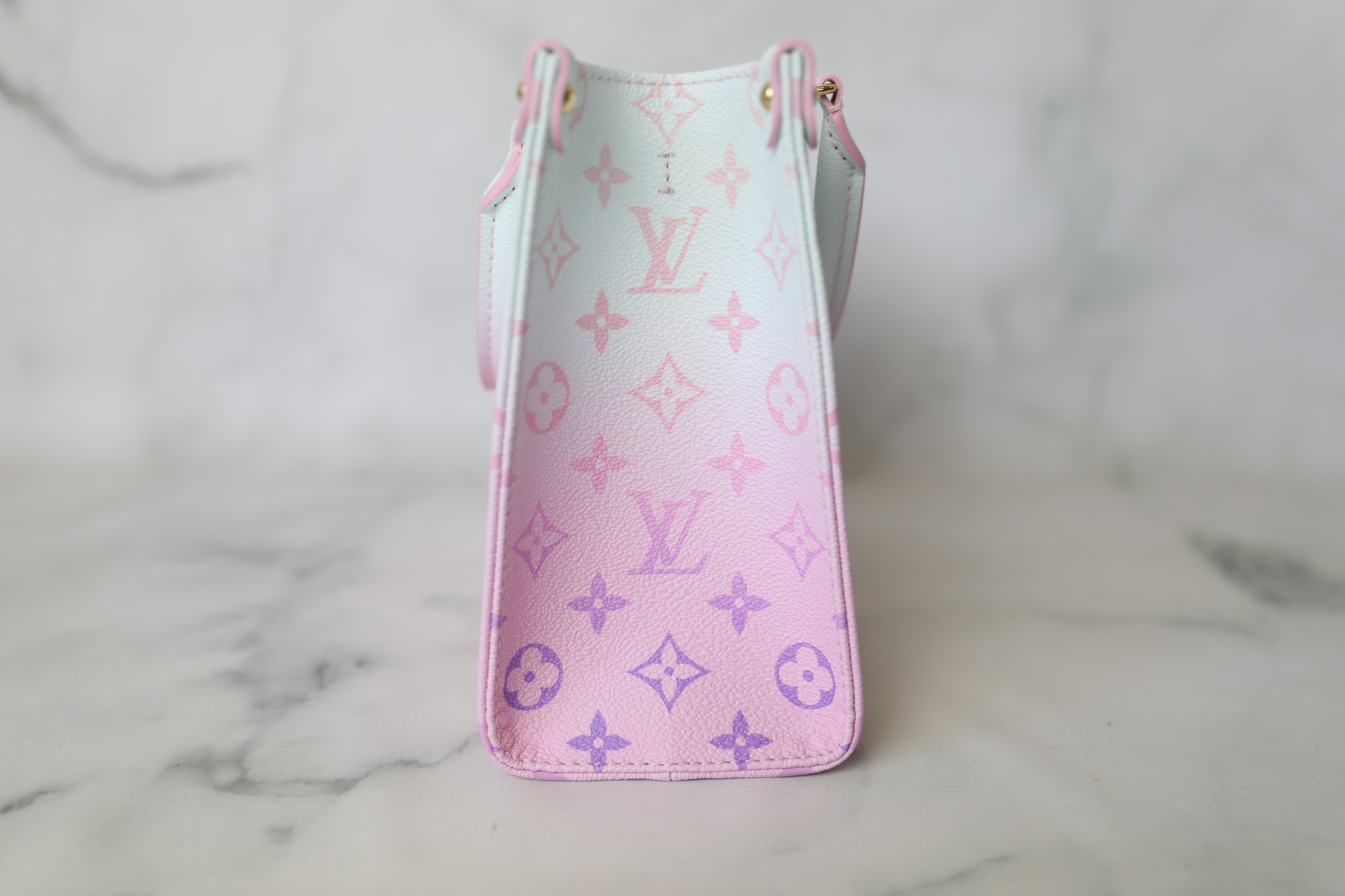 Louis Vuitton OnTheGo PM, Sunrise Pastel Canvas, New in Dustbag