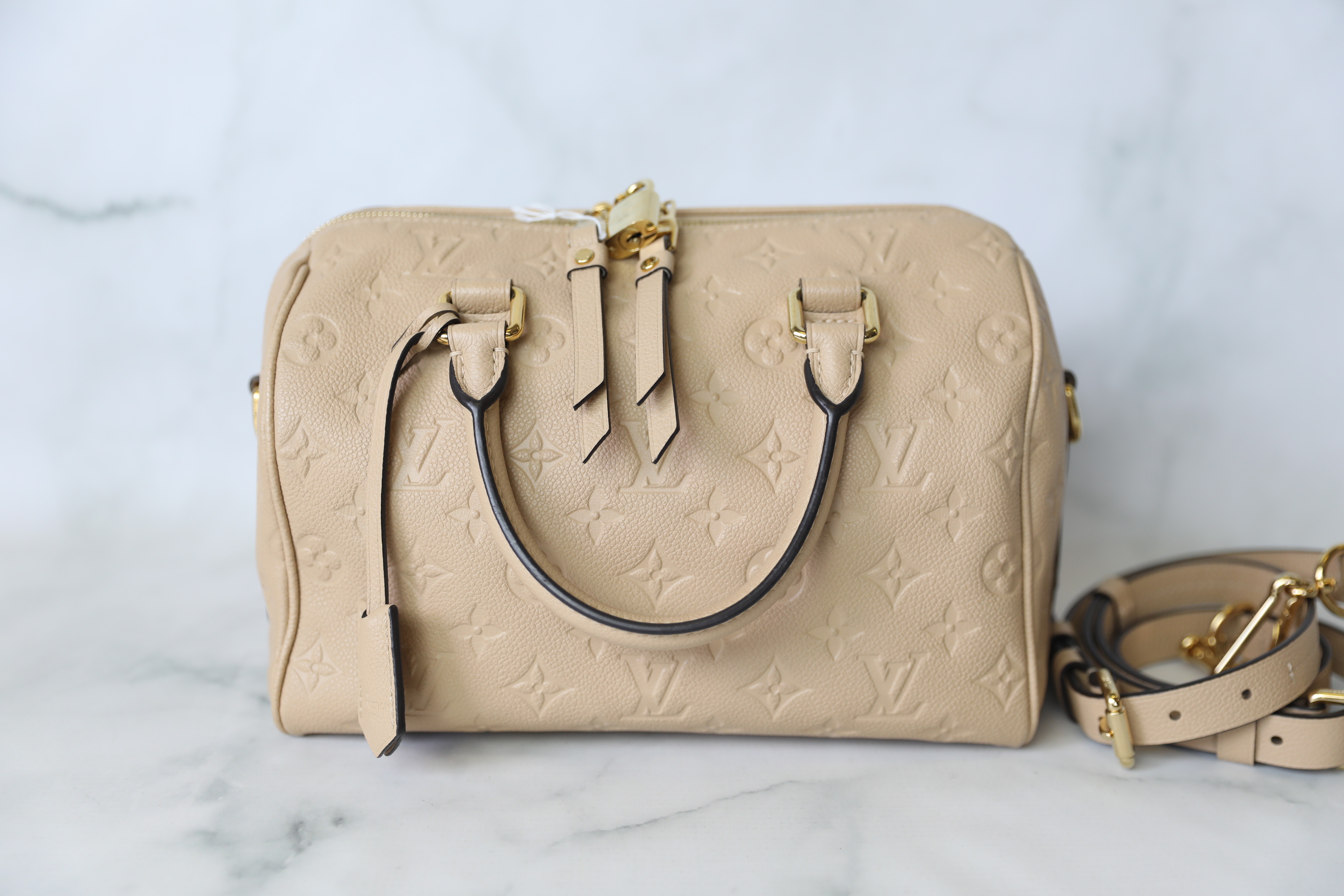 Speedy leather handbag Louis Vuitton Beige in Leather - 37442341