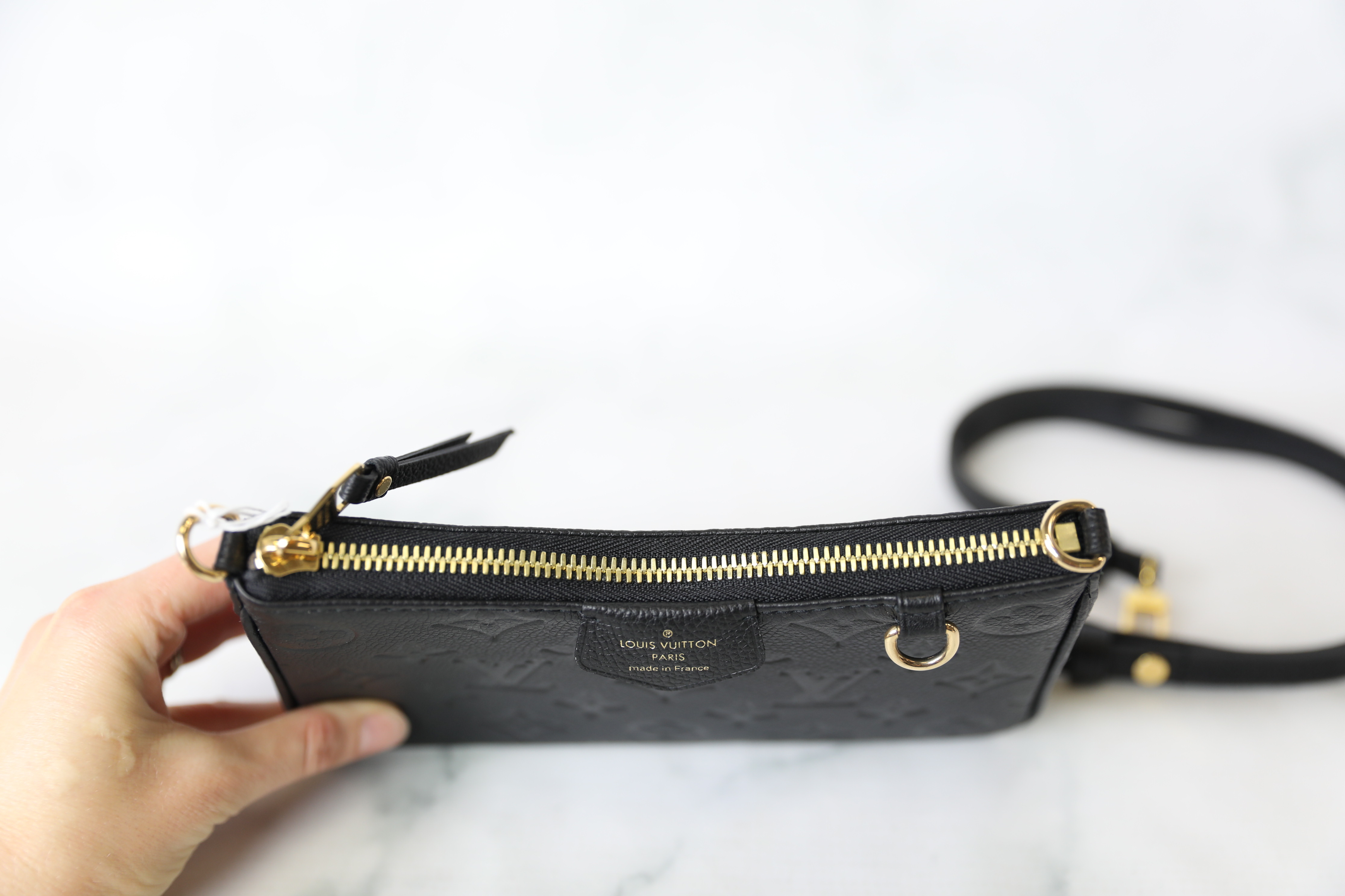 Louis Vuitton LV Easy pouch on strap Black Leather ref.429405 - Joli Closet