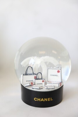 Chanel Snow Globe, Preowned in Box WA001