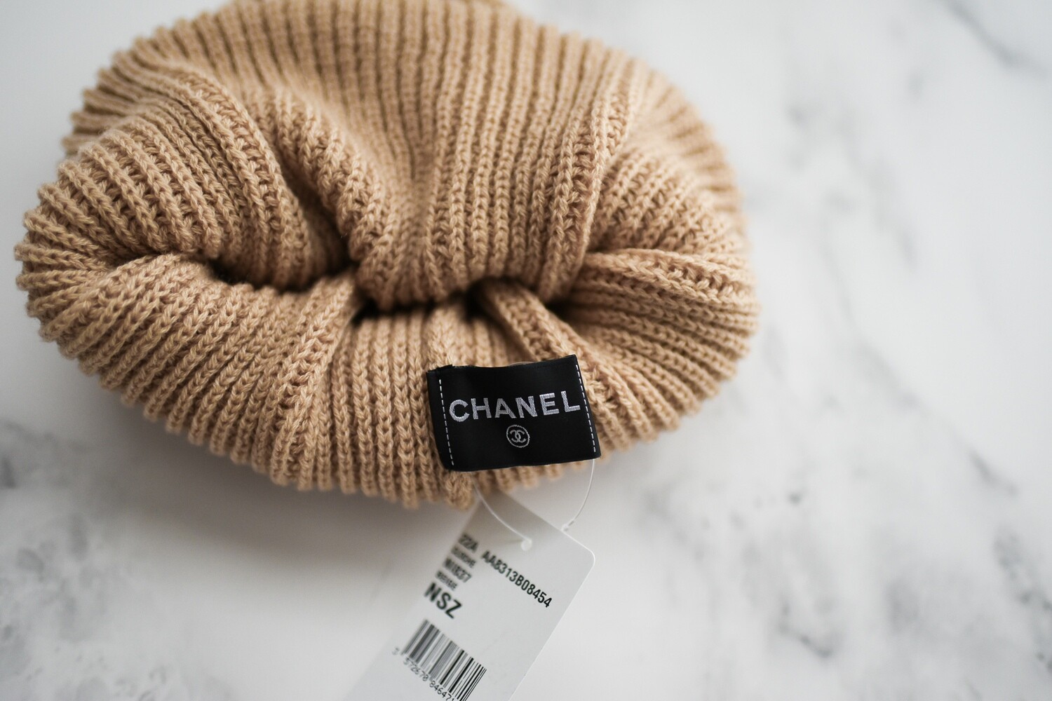 CHANEL Beige Knit Beanie with Pom Pom Vintage 90 main image 3