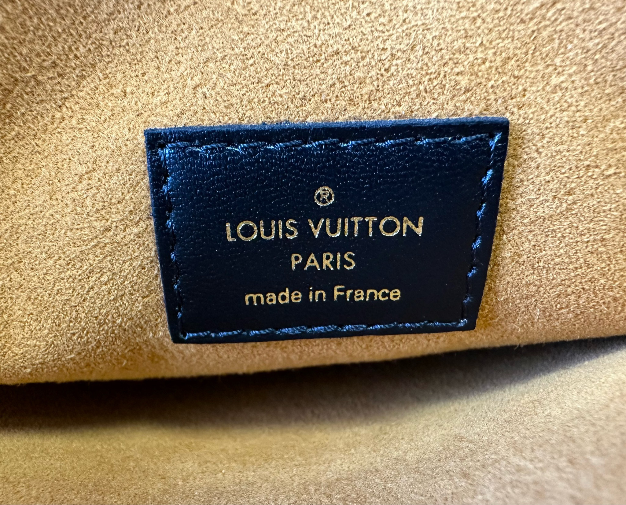 Louis Vuitton Coussin BB, Black, New in Box WA001