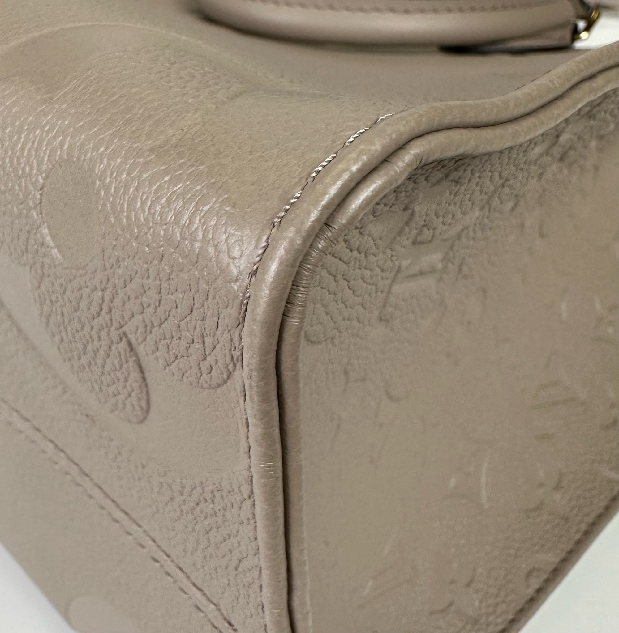 Louis Vuitton OnTheGo MM, Tourturelle Empreinte Leather, Preowned in  Dustbag WA001