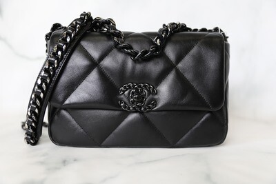 Chanel 19 So Black, Preowned in Box WA001