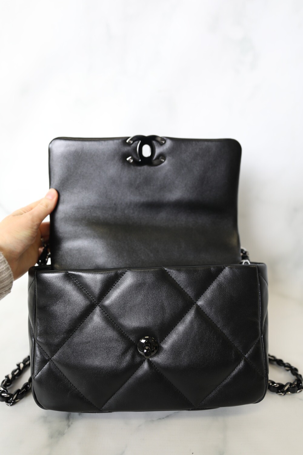 Chanel 19 So Black, Preowned in Box WA001