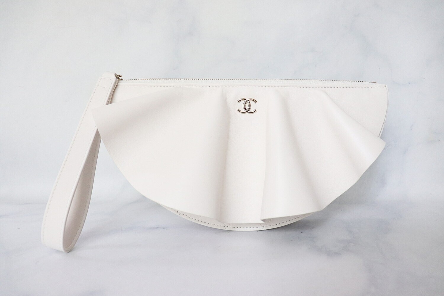 Chanel Ruffle Clutch White, New in Dustbag GA001