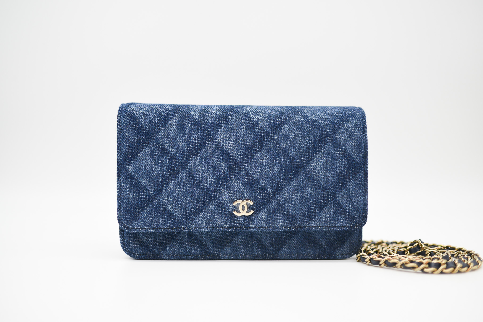 Chanel SLG 18K Round Coin Purse, Blue Caviar Leather, Light Gold Hardware,  As New in Box - Julia Rose Boston