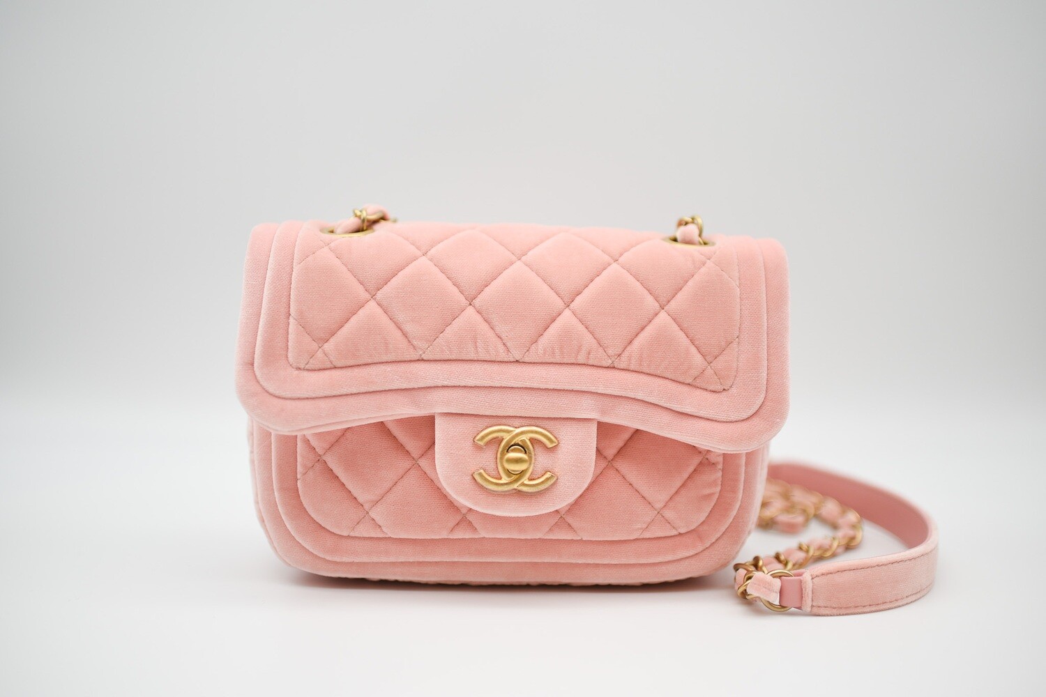 Pink velvet chanel luggage online