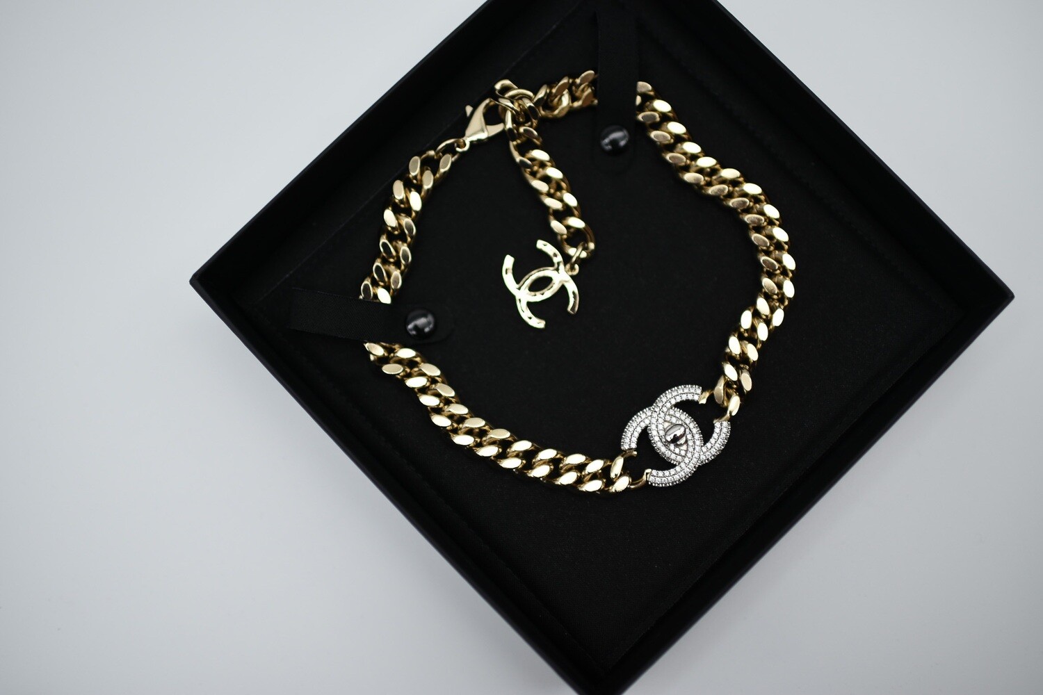 Authentic vintage Chanel necklace Turnlock CC logo Double C | Vintage Five