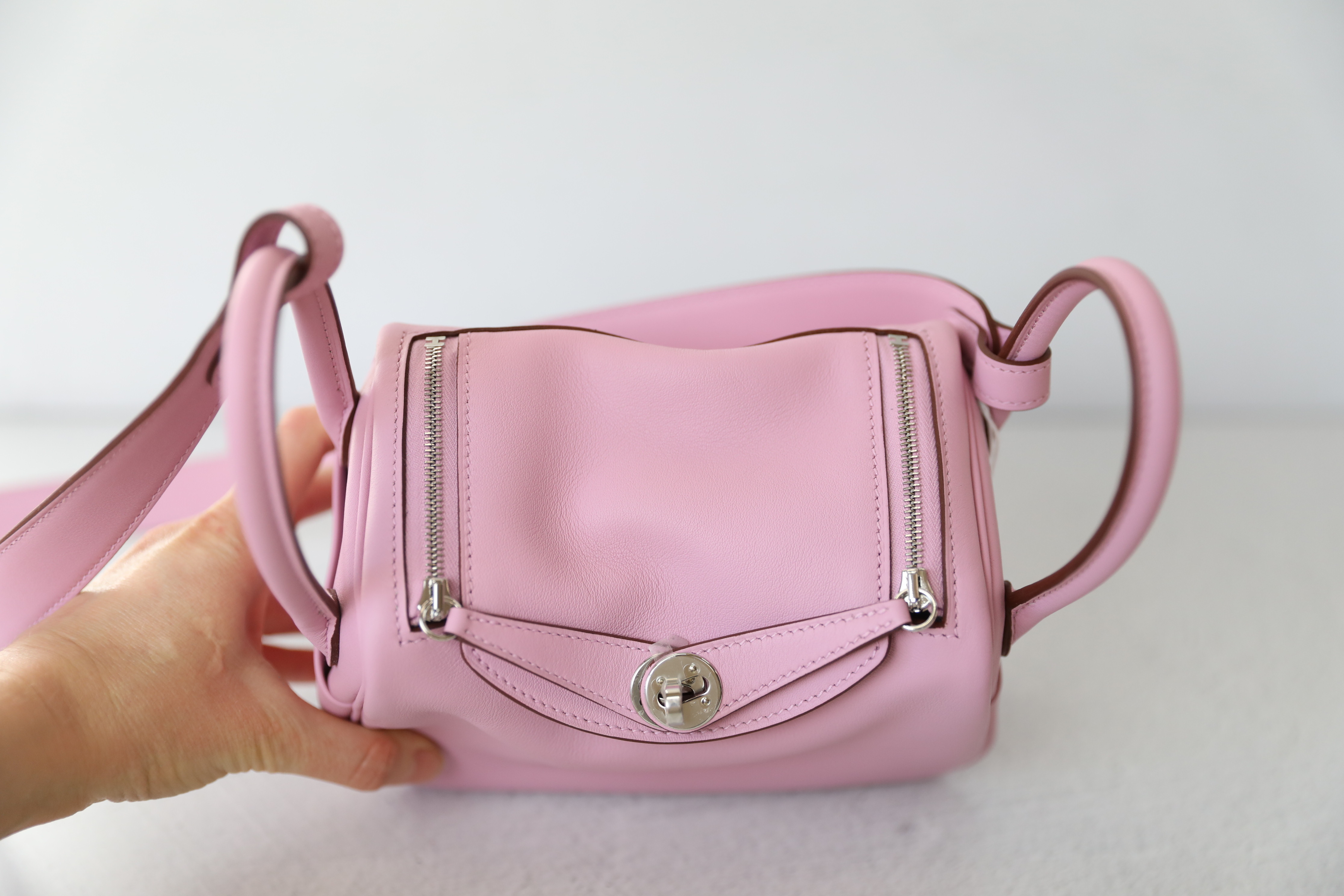 Hermès Mini Lindy 20 In Rose Sakura Swift With Palladium Hardware in Pink